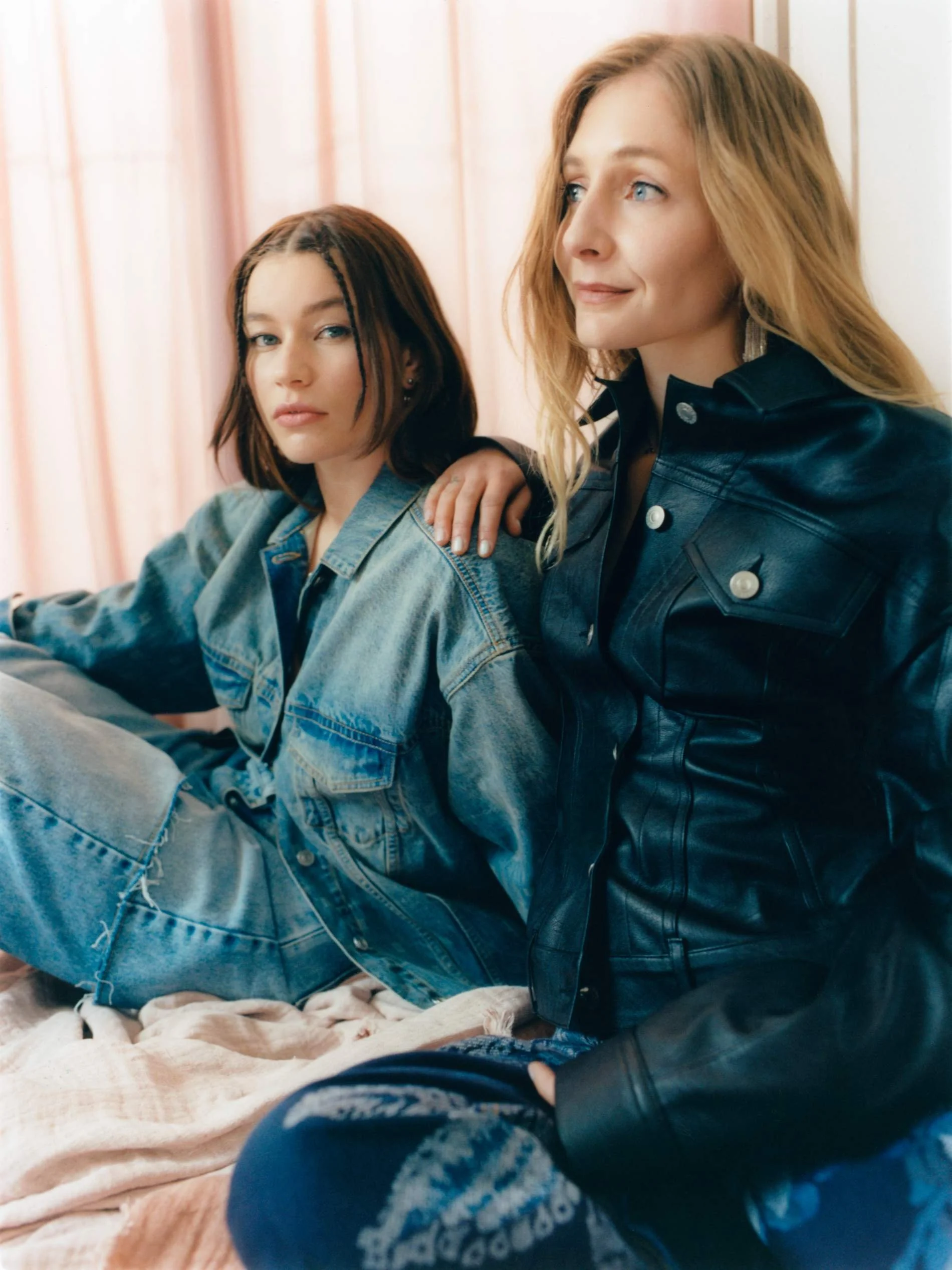 Wet-Leg-by-Annie-Lie-Net-a-Porter-April-17-2023-00005.jpeg