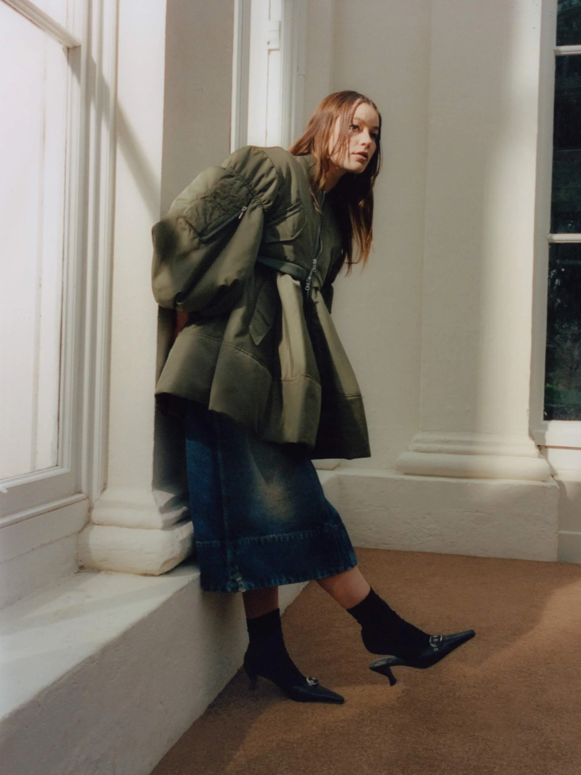 Wet-Leg-by-Annie-Lie-Net-a-Porter-April-17-2023-00006.jpeg
