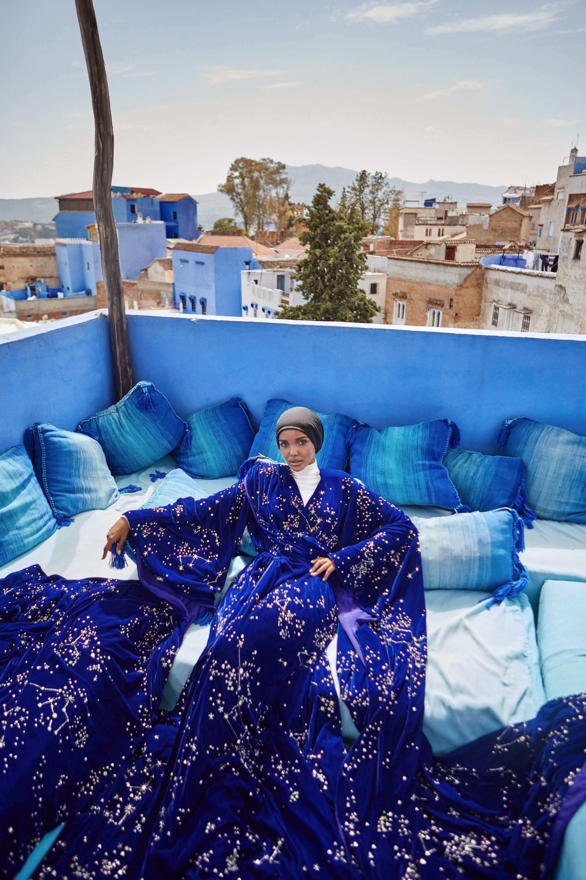 Halima-Aden-by-Youssef-Dubahou-Vogue-Arabia-00007.jpg