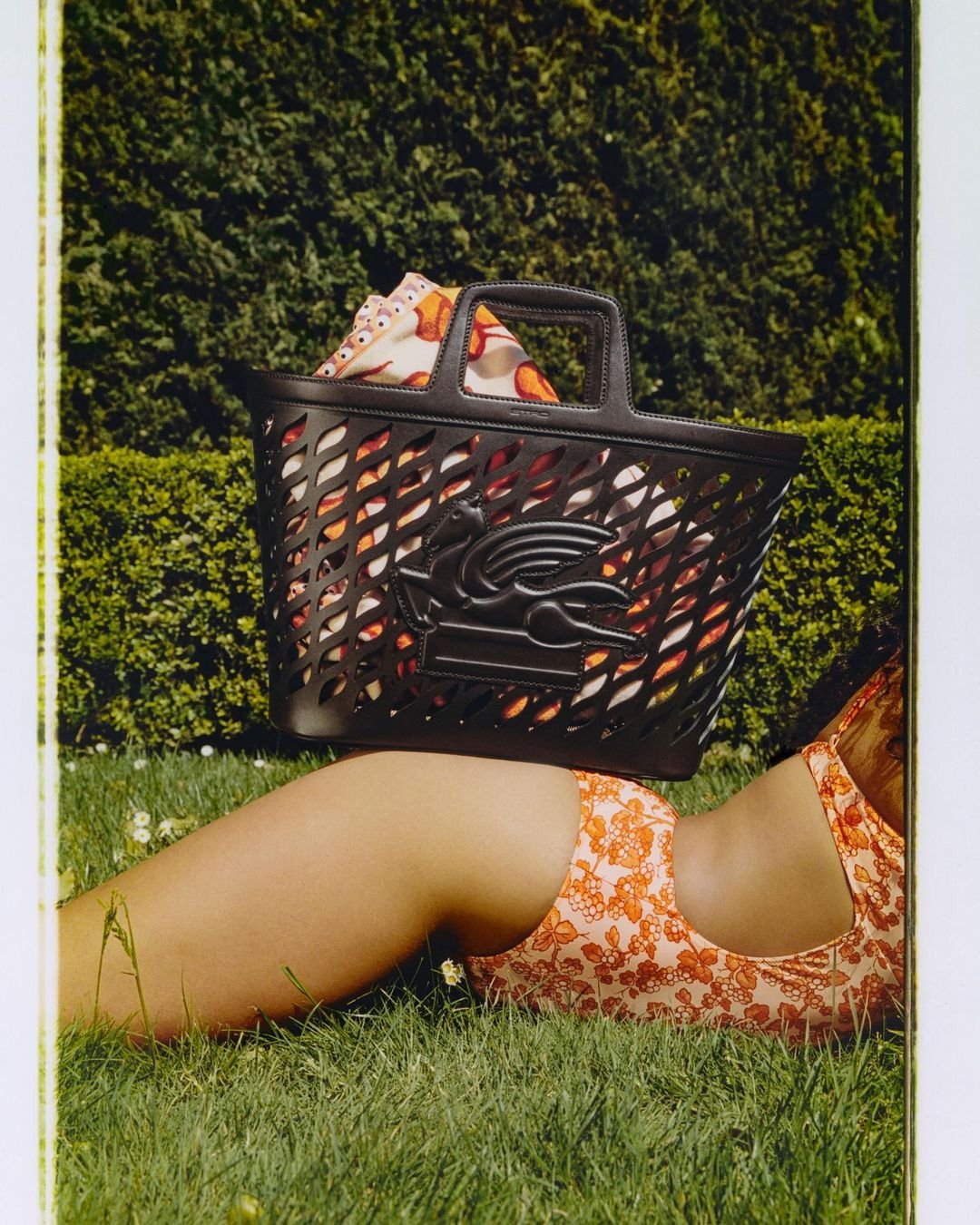 Etro-Summer-2023-Ad-Campaign-by-Eleonora-d'Vincenzo-00018.jpg