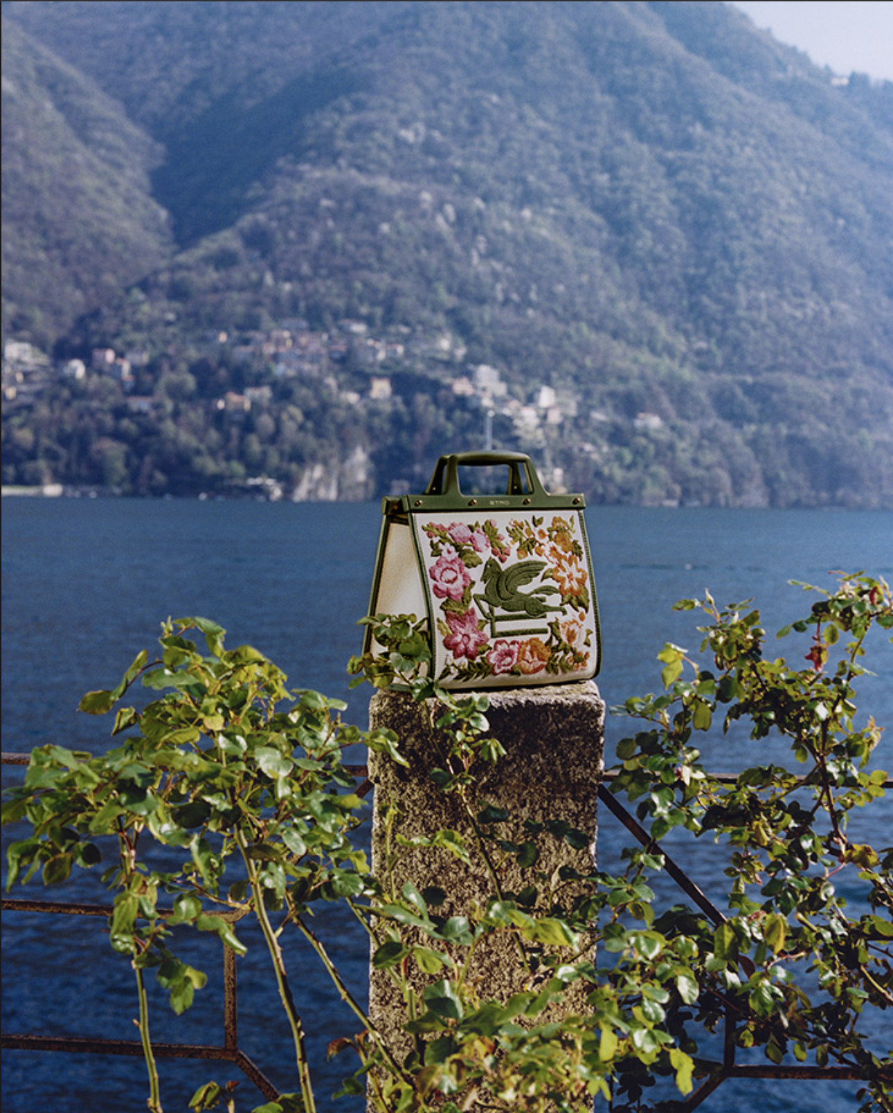 Etro-Summer-2023-Ad-Campaign-by-Eleonora-d'Vincenzo-00024.jpg