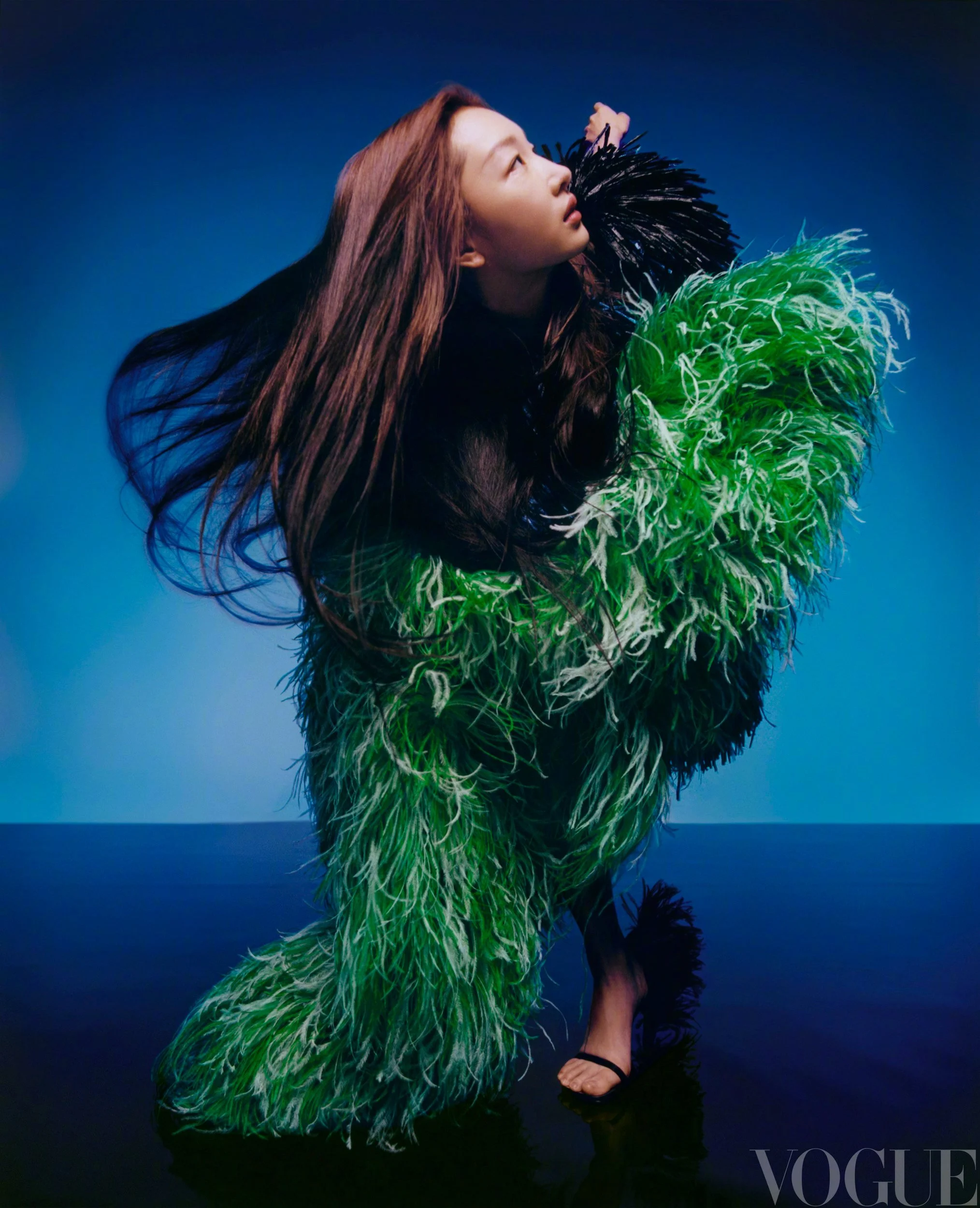 Dongyu-Zhou-by-Dan-Beleiu-Vogue-China-June-2023-00010.jpeg