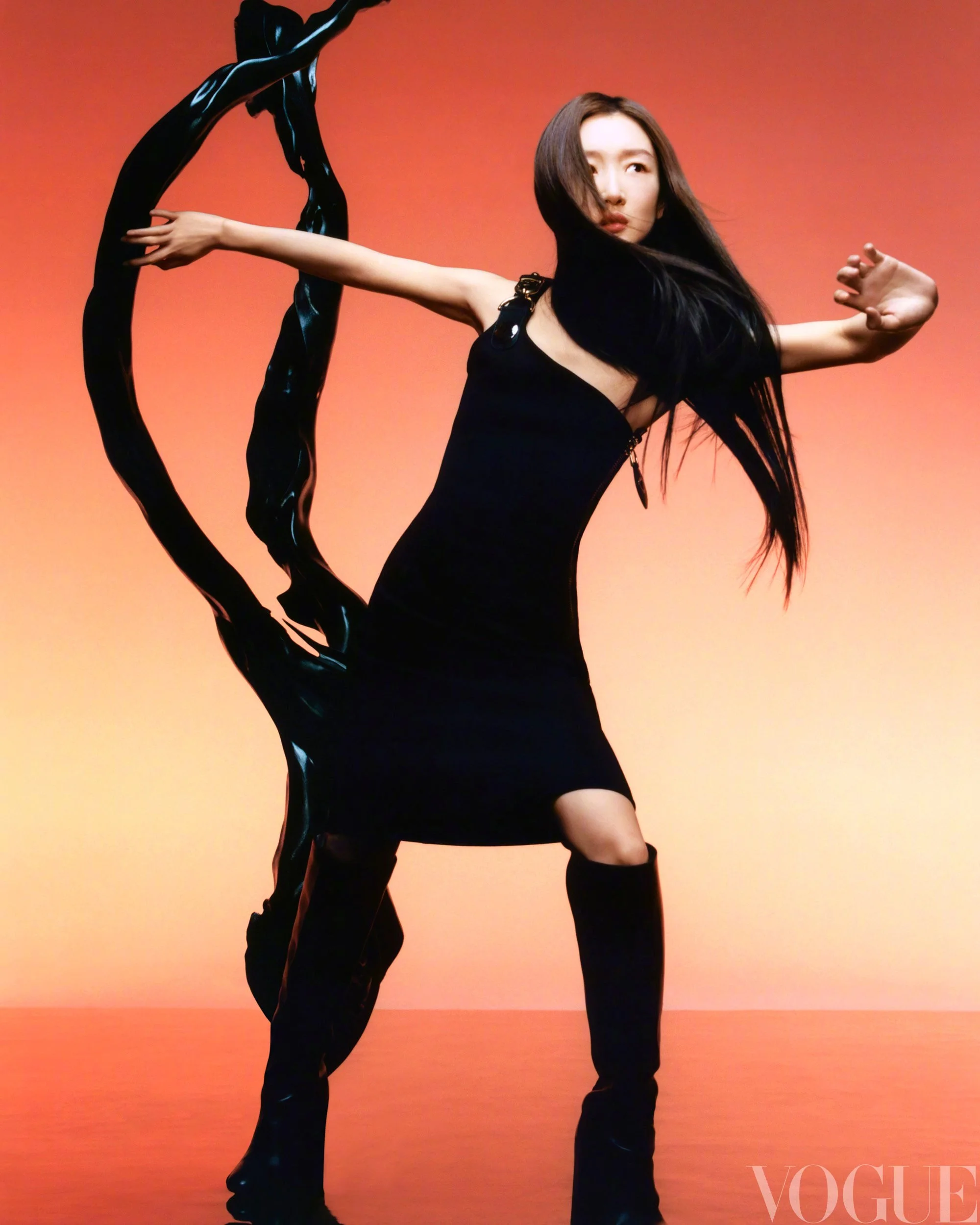 Dongyu-Zhou-by-Dan-Beleiu-Vogue-China-June-2023-00013.jpeg