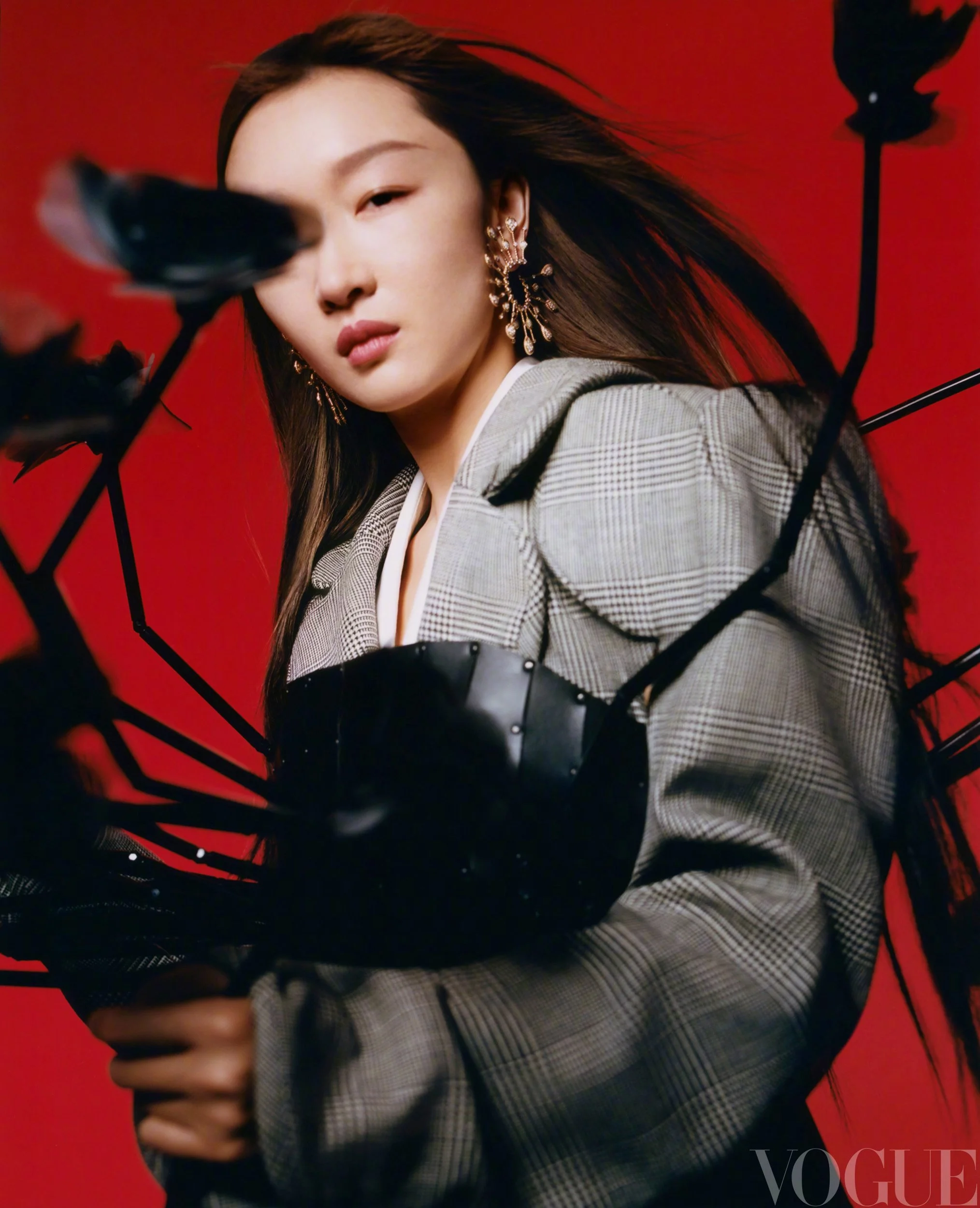 Dongyu-Zhou-by-Dan-Beleiu-Vogue-China-June-2023-00011.jpeg