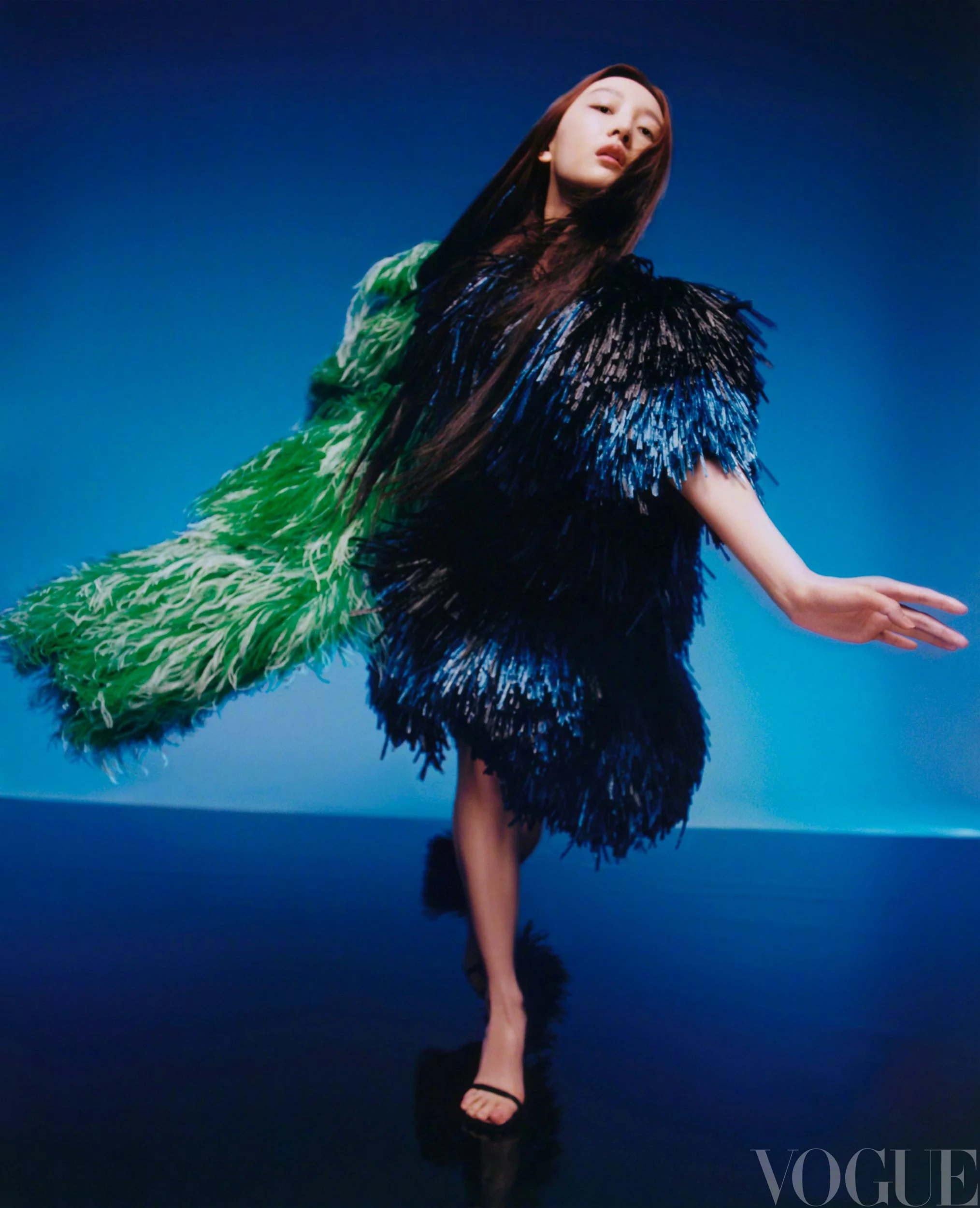 Dongyu-Zhou-by-Dan-Beleiu-Vogue-China-June-2023-00015.jpg