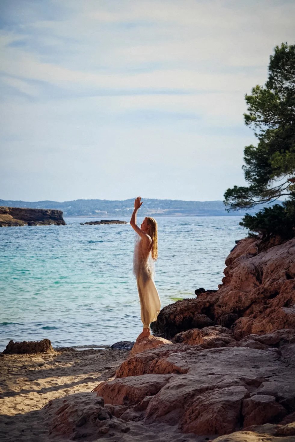 Esther-Canadas-by-Vladimir-Marti-Harpers-Bazaar-Spain-June-2023-00003.jpeg