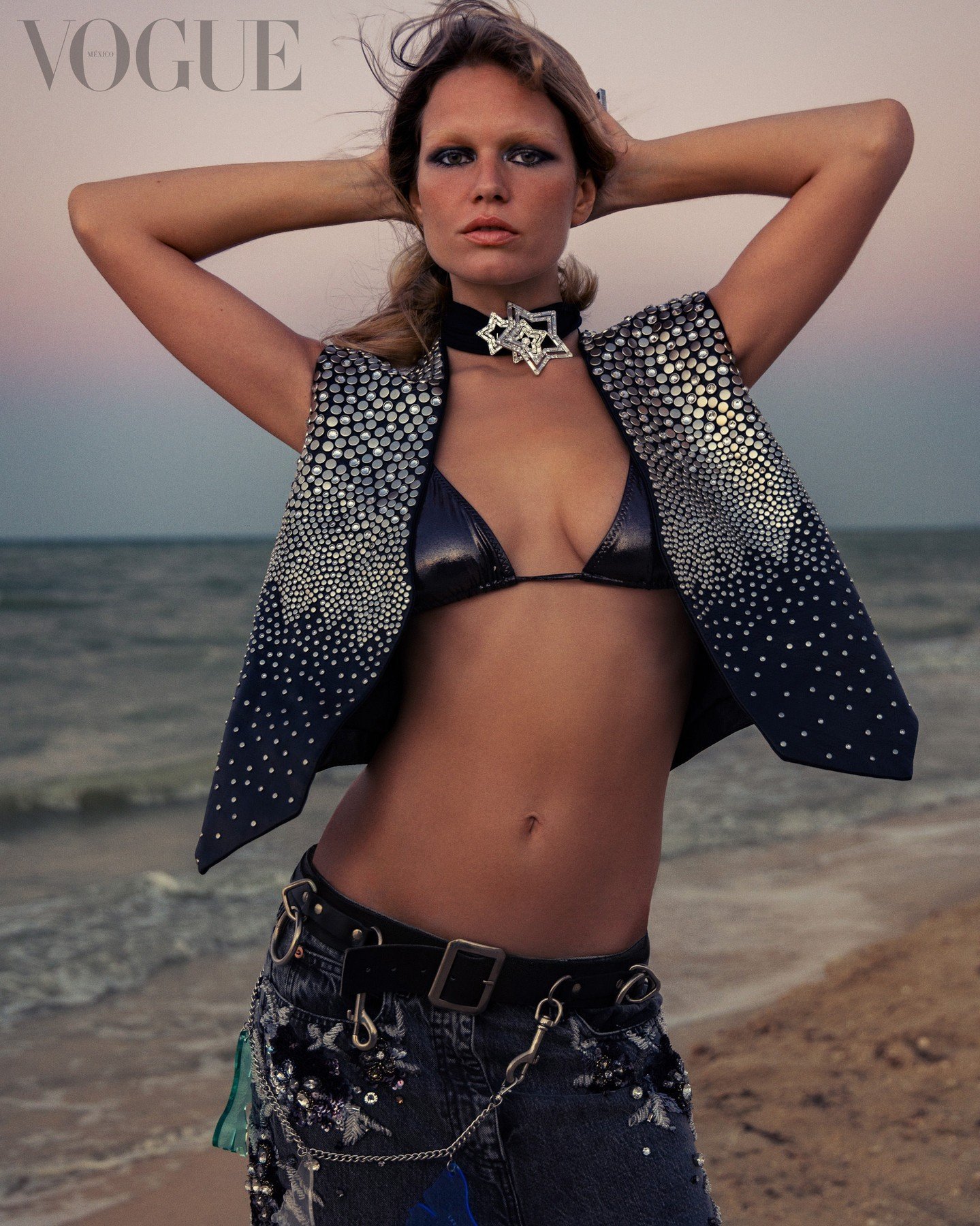 Anna-Ewers-by-Inez-Vinoodh-Vogue-Mexico-June-2023-00003.jpg