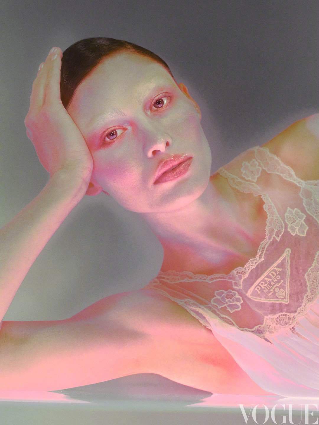 Grace-Elizabeth-by-Elizaveta-Porodina-Vogue-China-Beauty-June-2023-00001.jpg