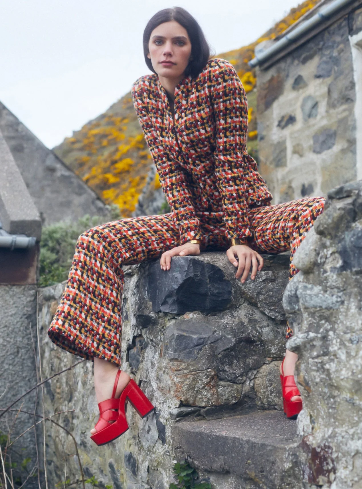 Betsy-Gaghan-by-Agata-Pospieszynska-Harpers-Bazaar-UK-July-August-2023-00003.jpg