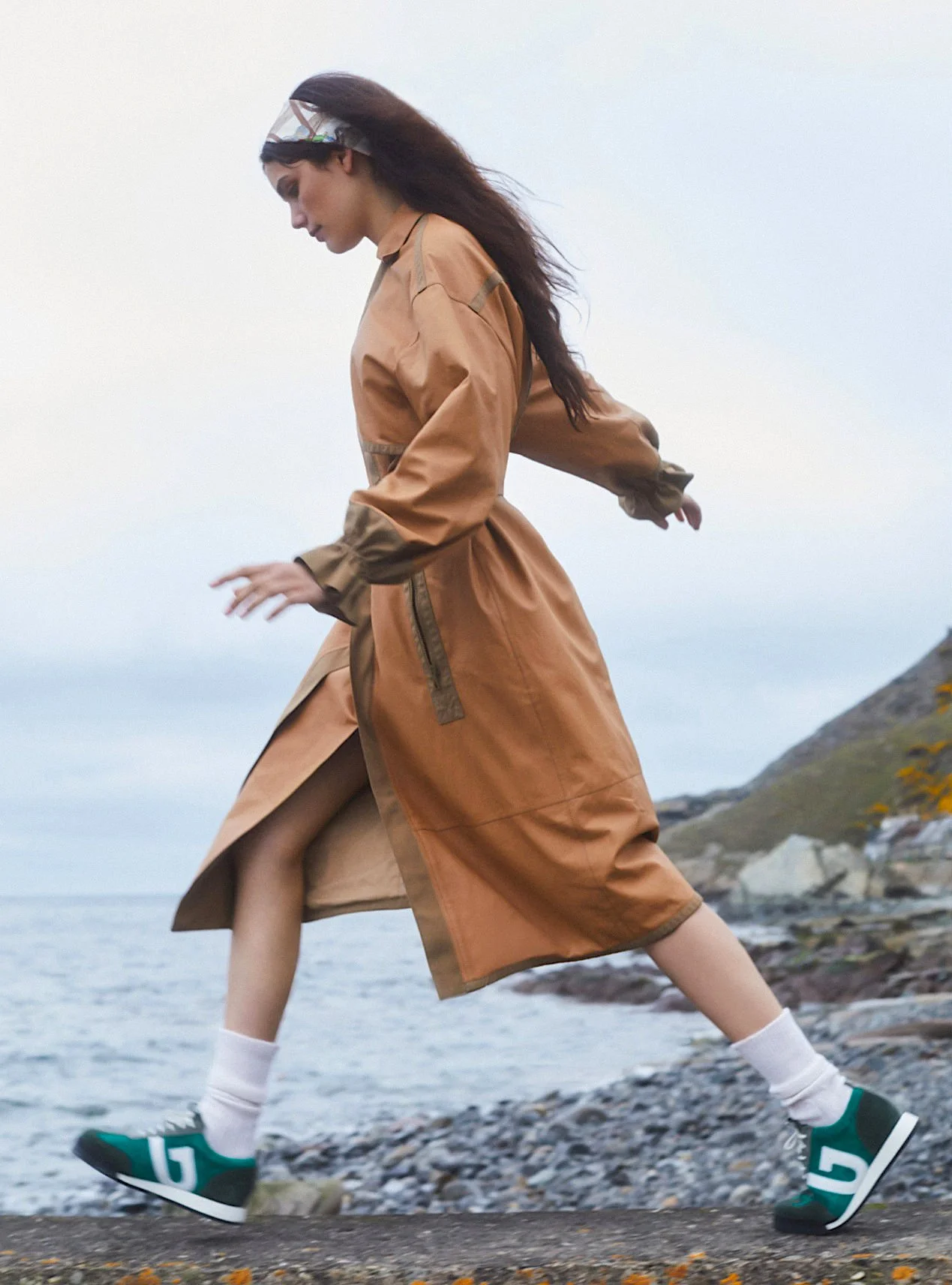 Betsy-Gaghan-by-Agata-Pospieszynska-Harpers-Bazaar-UK-July-August-2023-00009.jpg