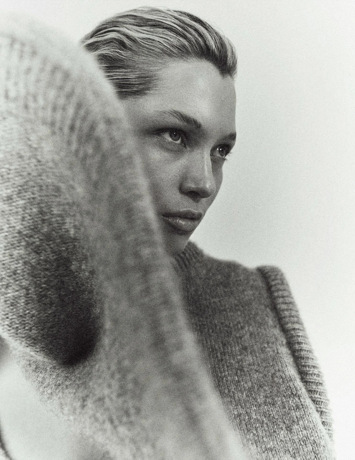 Hana-Jirickova-by-Xavi-Gordo-Harpers-Bazaar-Spain-July-2023-00002.jpeg