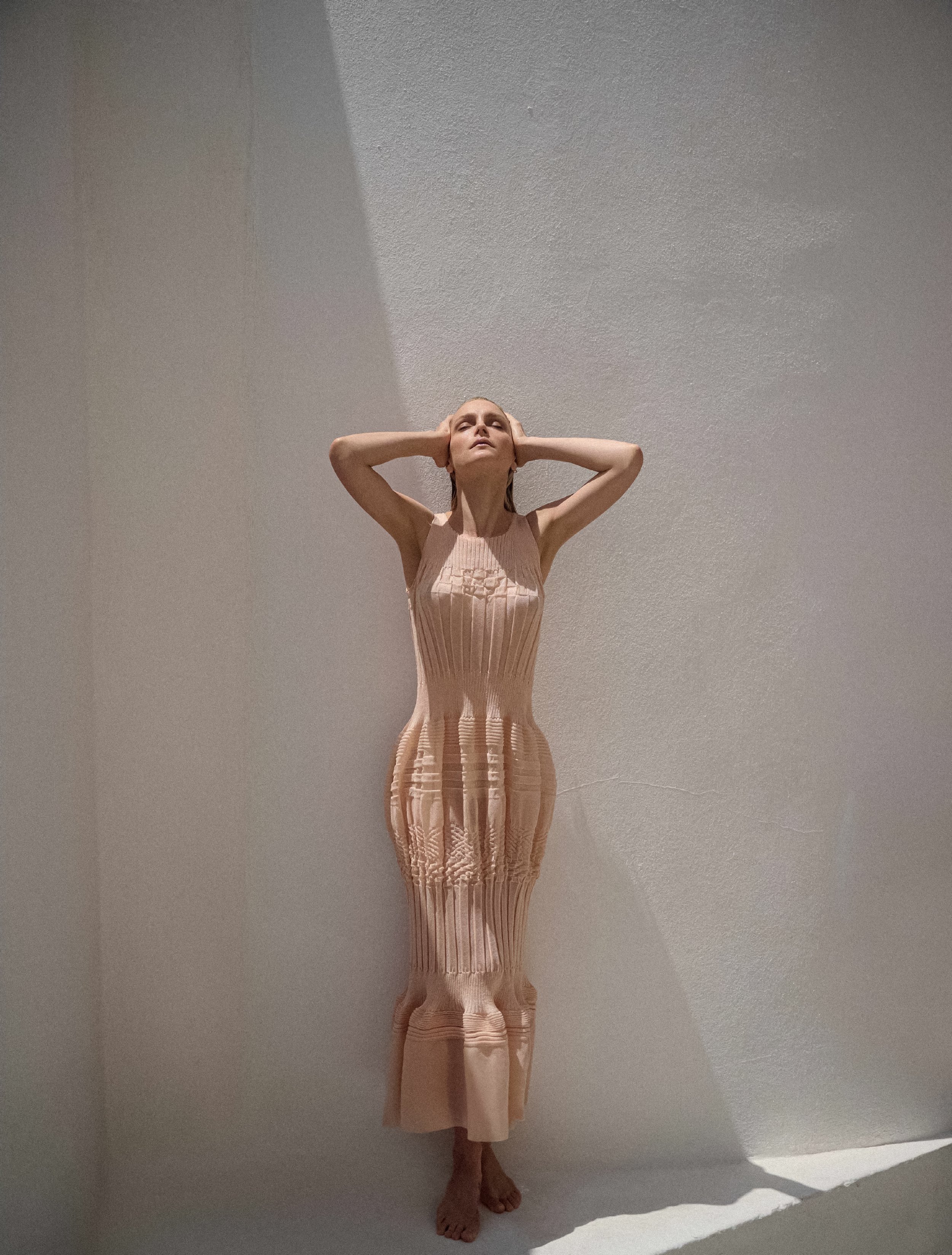 Jessica-Stam-by-Panos-Davios-Vogue-Greece-July-August-2023-00006.jpeg