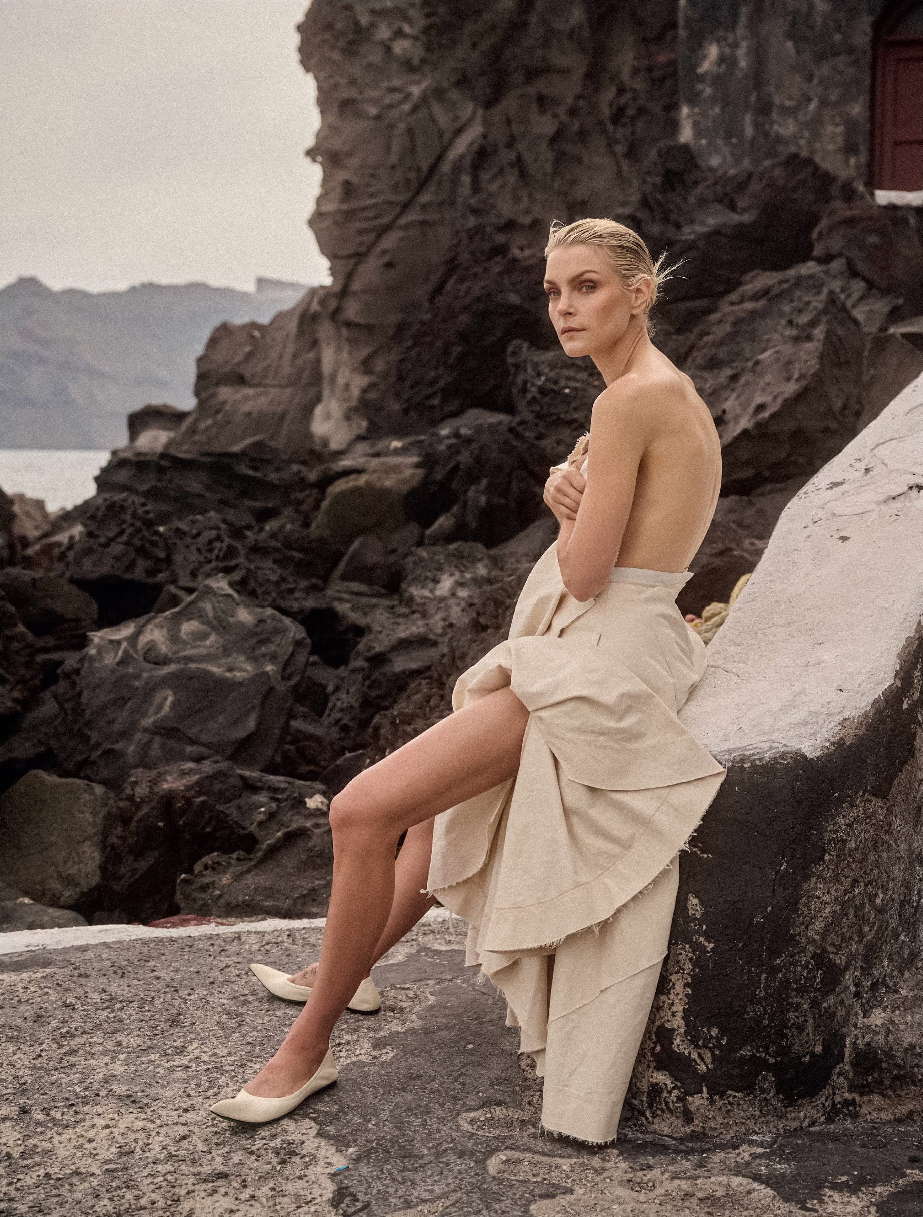 Jessica-Stam-by-Panos-Davios-Vogue-Greece-July-August-2023-00011.jpeg