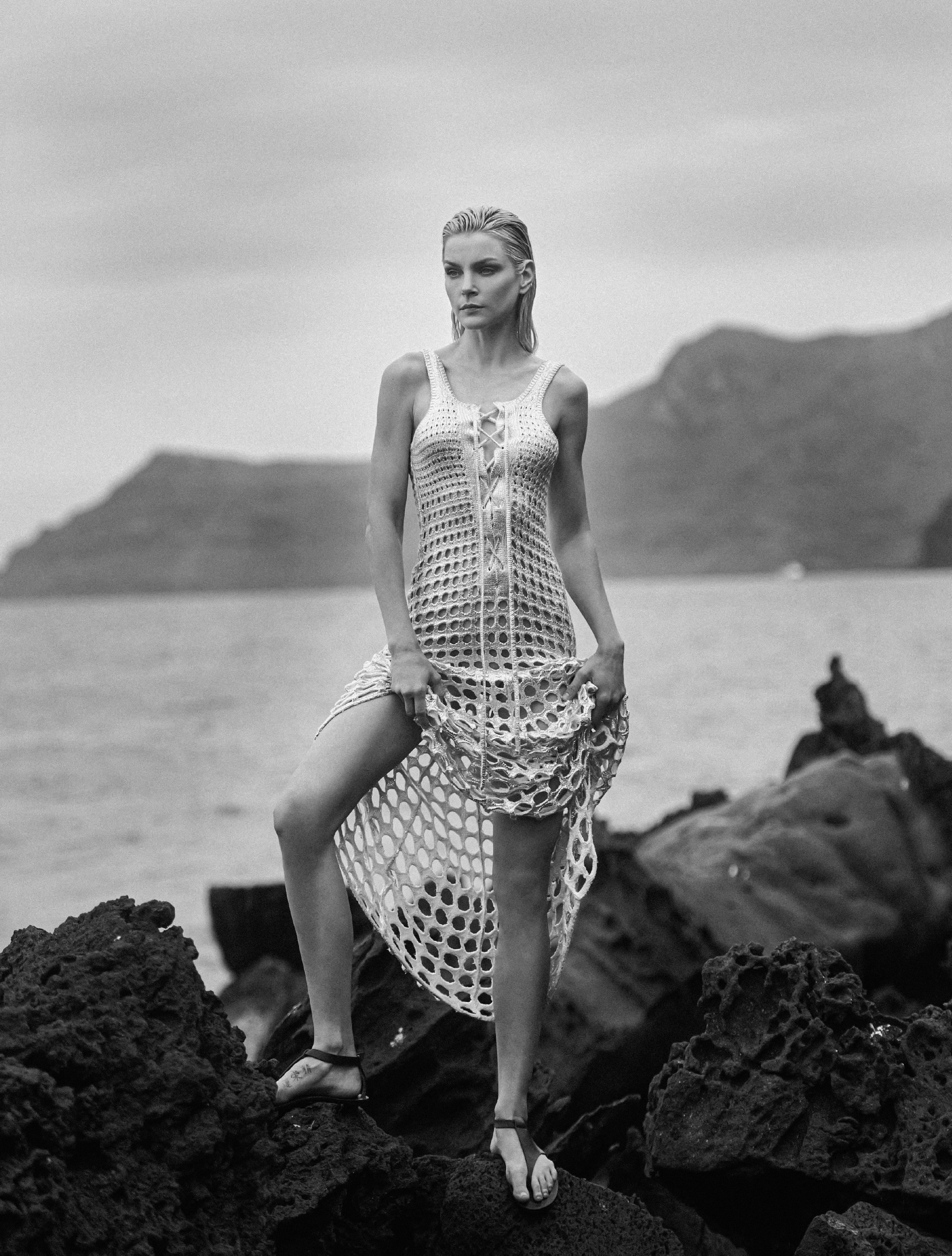 Jessica-Stam-by-Panos-Davios-Vogue-Greece-July-August-2023-00013.jpeg