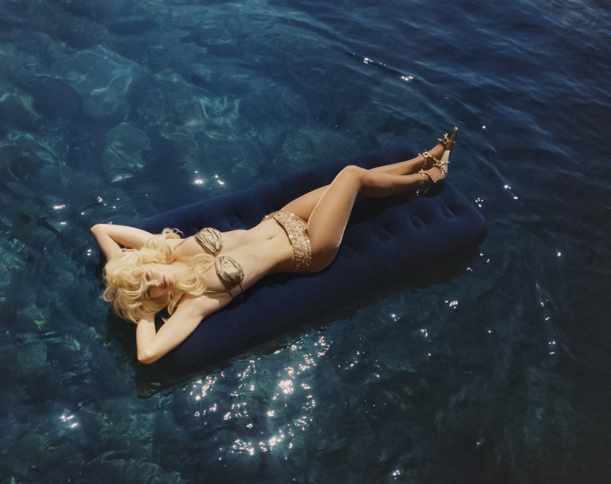 Cara-Taylor-by-Luca-Campri-for-Vogue-Italia-July-2023-00011.jpeg