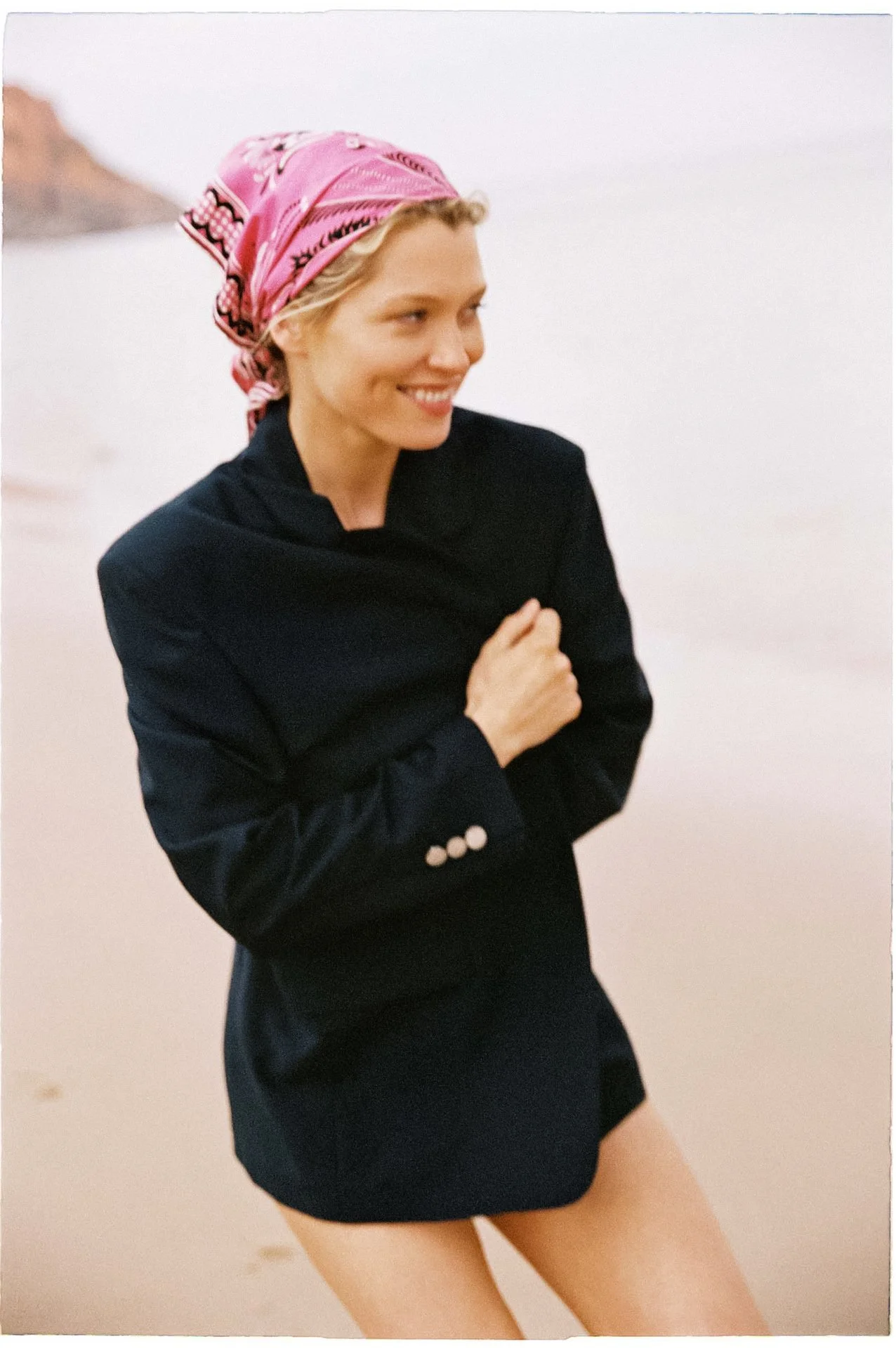 Hana-Jirickova-by-Branislac-Simoncik-Vogue-Portugal-Voyage-00013.jpeg