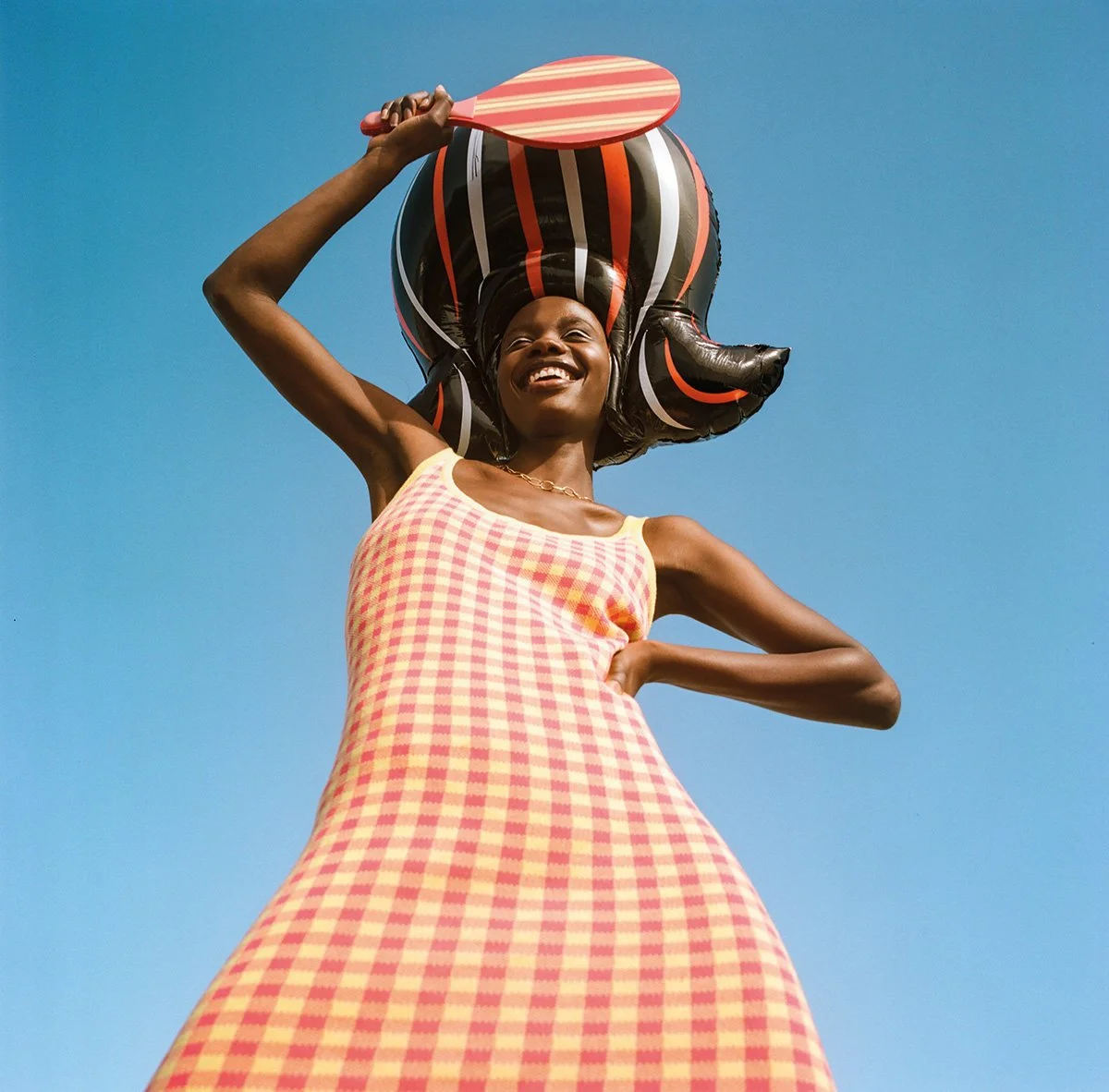 Pool-Party-by-Armand-Dicker-for-Vogue-Portugal-June-2023-00010.jpeg