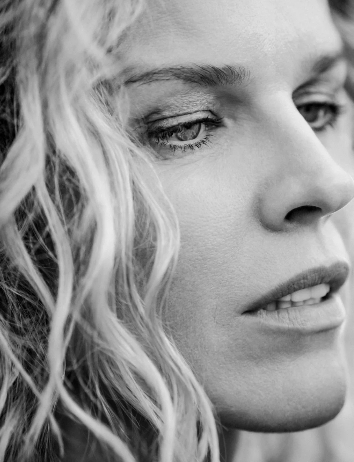 Eva-Herzigova-by-Matthew-Brookes-ELLE-Fr-00010.jpeg