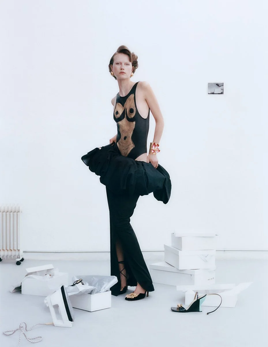 Julie-Hoomans-by-Mara-Alonso-Vogue-Portugal-June-2023-00007.jpeg