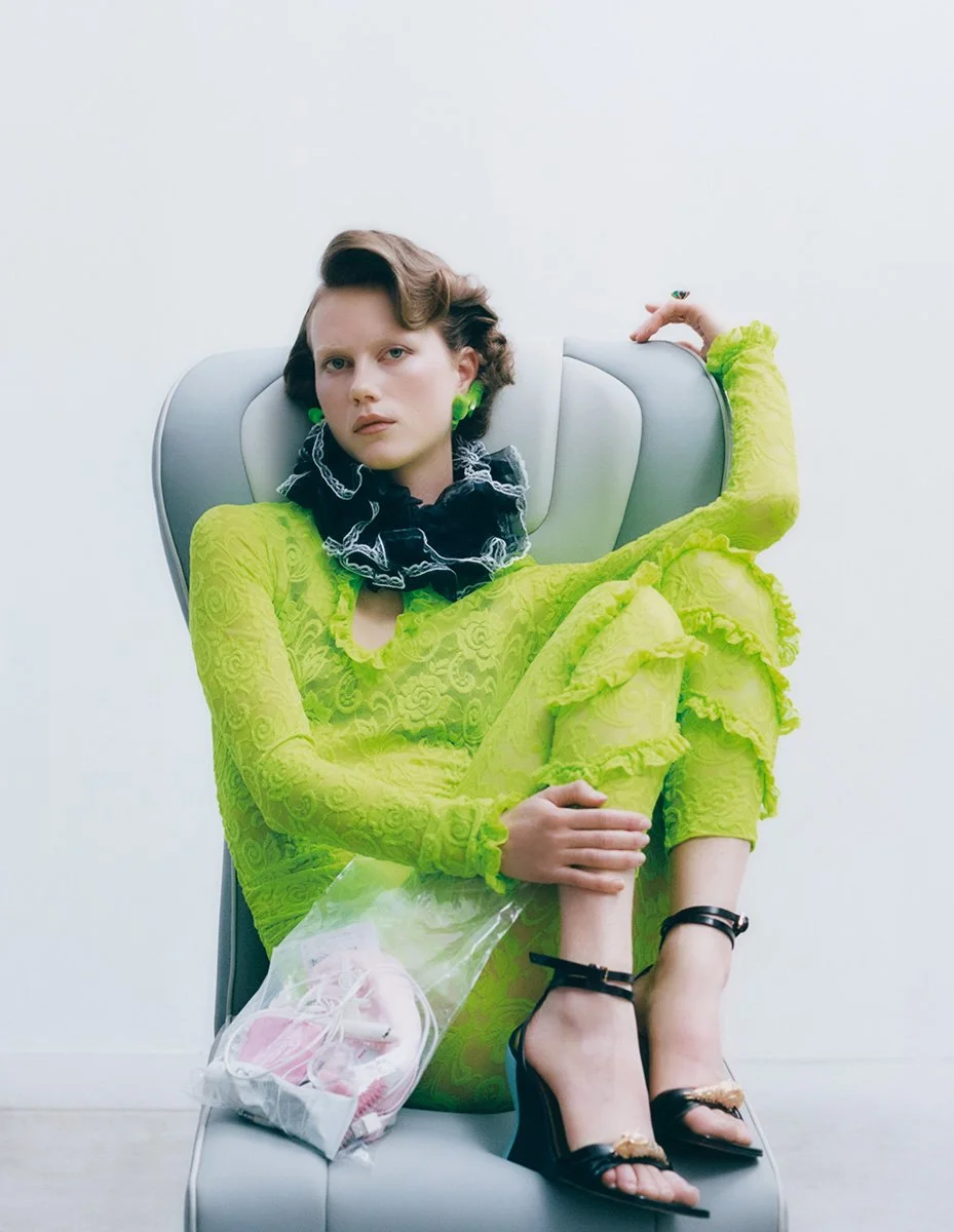 Julie-Hoomans-by-Mara-Alonso-Vogue-Portugal-June-2023-00010.jpeg
