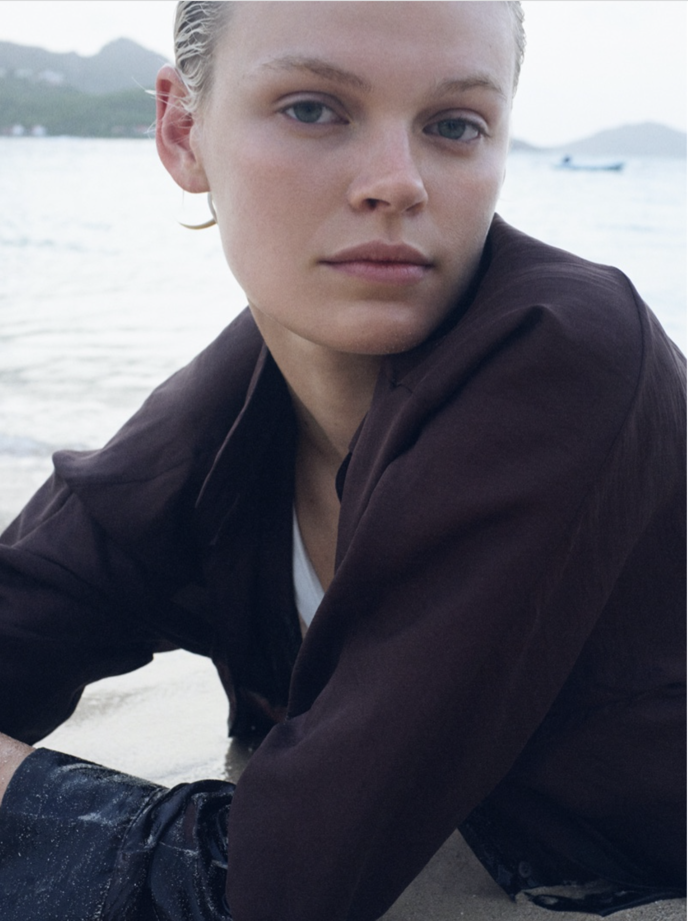 Cara-Taylor-in-St-Barts-Massimo-Dutti-00002.png