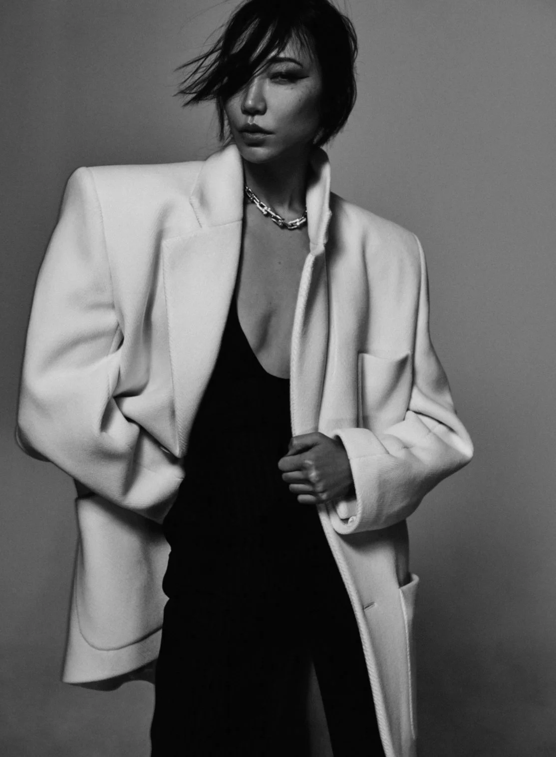 Soo-Joo-Park-by-Boo-George-Harpers'Bazaar-UK-September-2023-00007.jpeg