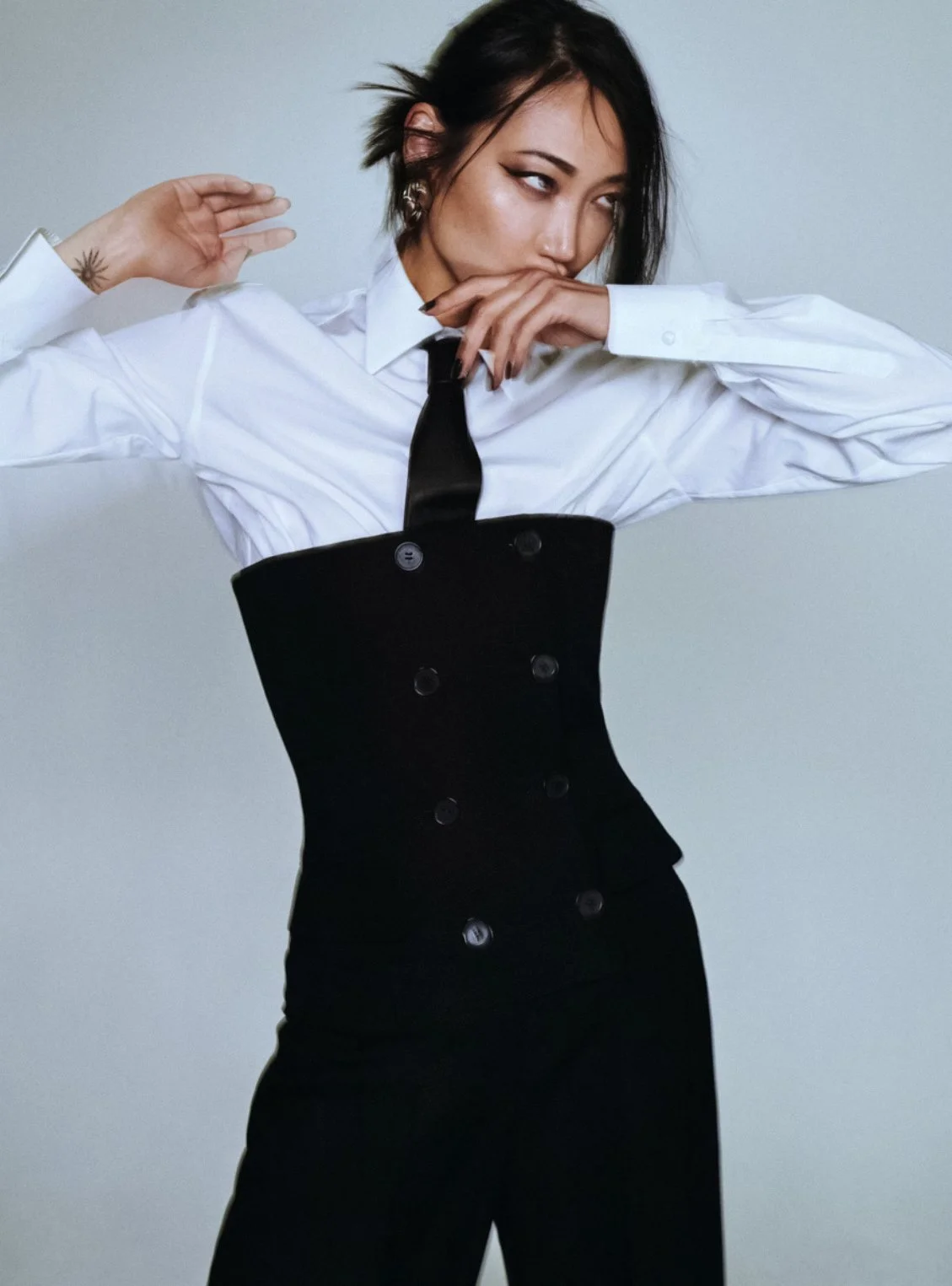 Soo-Joo-Park-by-Boo-George-Harpers'Bazaar-UK-September-2023-00011.jpeg