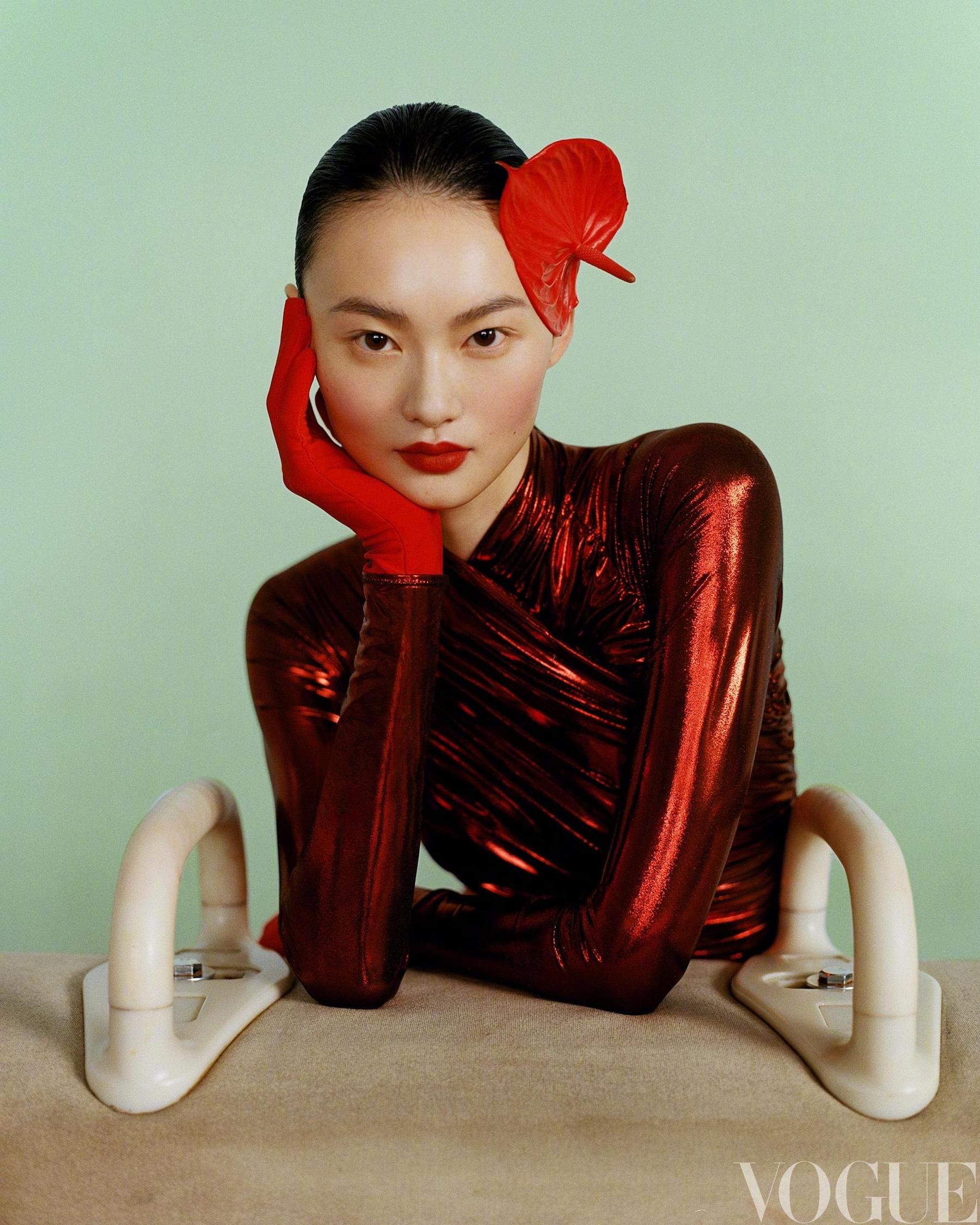 He-Cong-by-Leslie-Zhang-Vogue-China-September-2023-20.jpeg