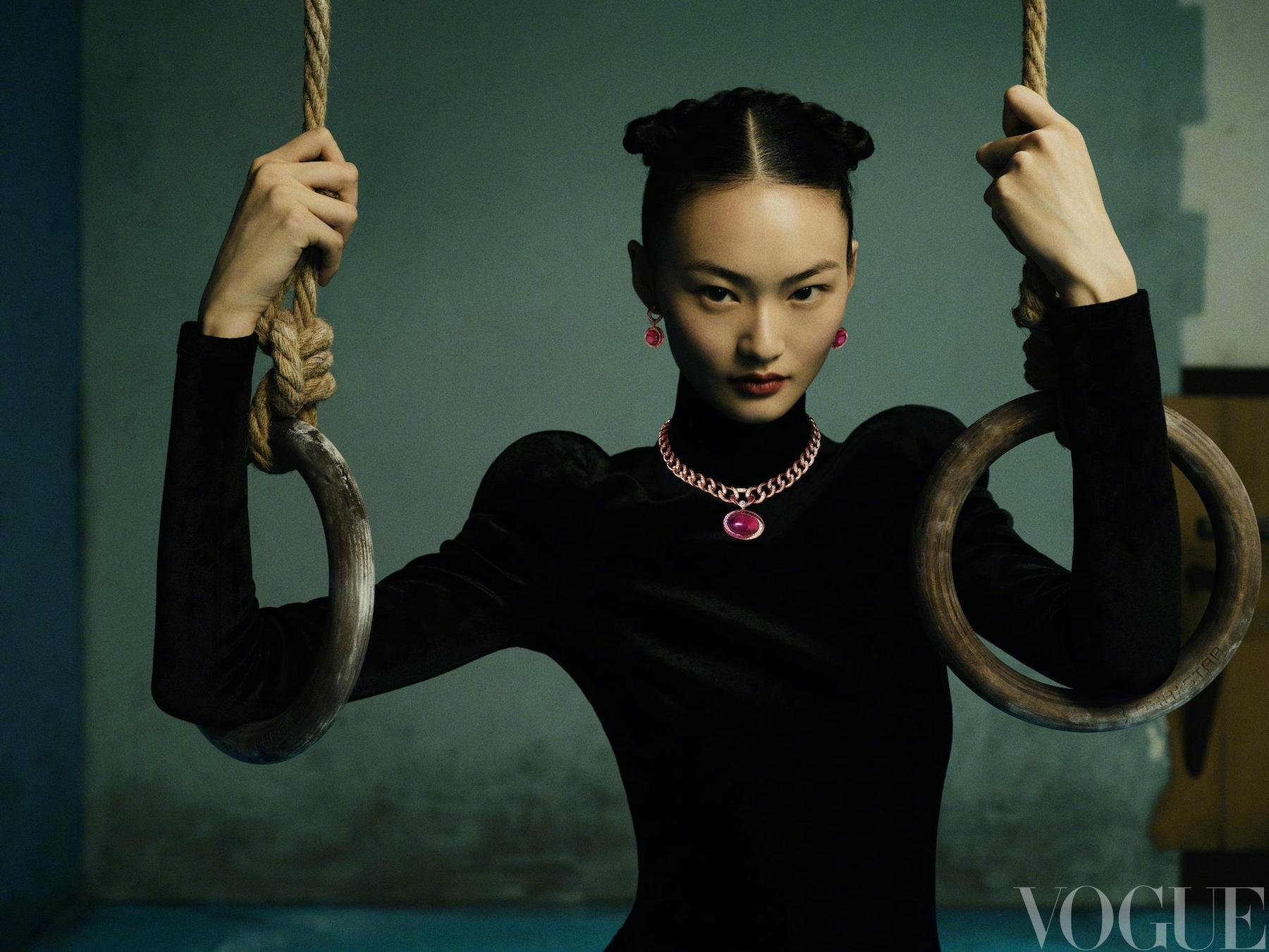He-Cong-by-Leslie-Zhang-Vogue-China-September-2023-21.jpeg