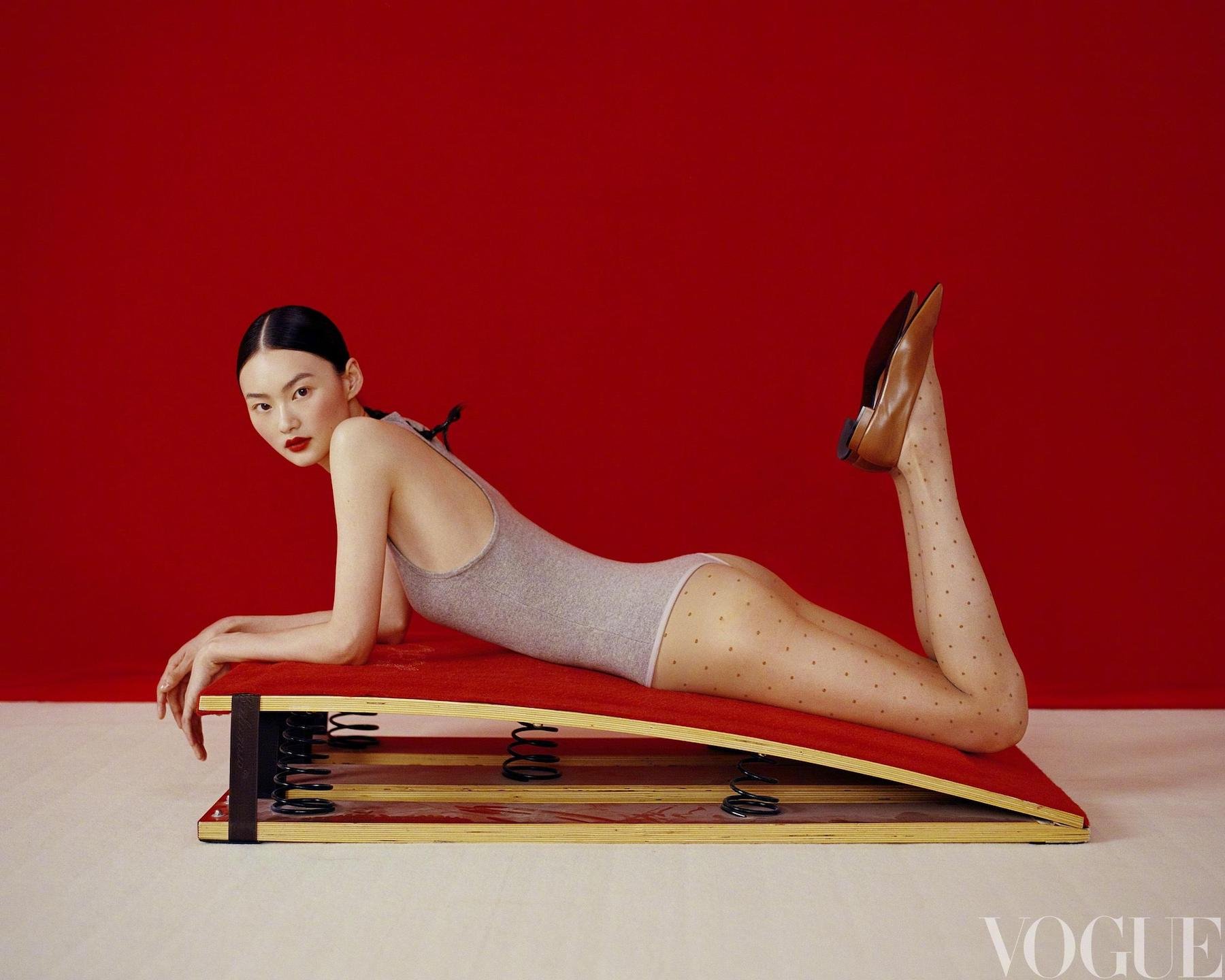 He-Cong-by-Leslie-Zhang-Vogue-China-September-2023-33.jpeg