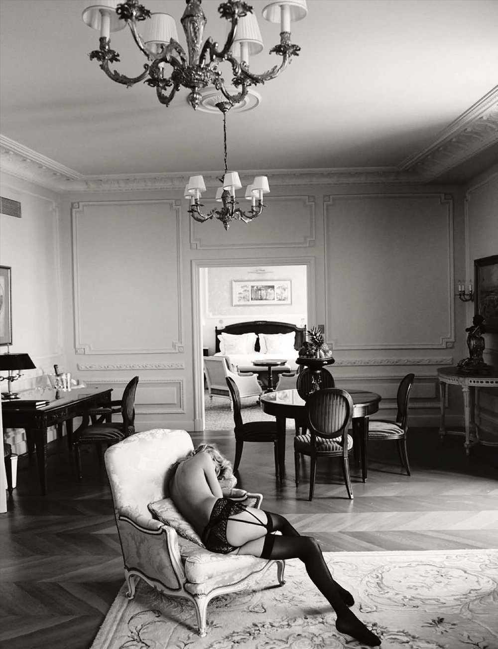 Anja-Rubik-by-Mario-Testino-for-Vogue-Germany-March-2014-2.jpeg