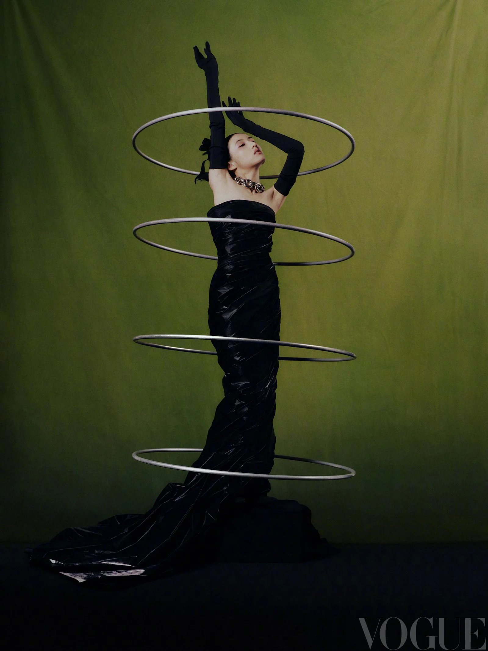 Zhang-Zifeng-by-Annie-Lai-Vogue-China-October-2023-2.jpeg