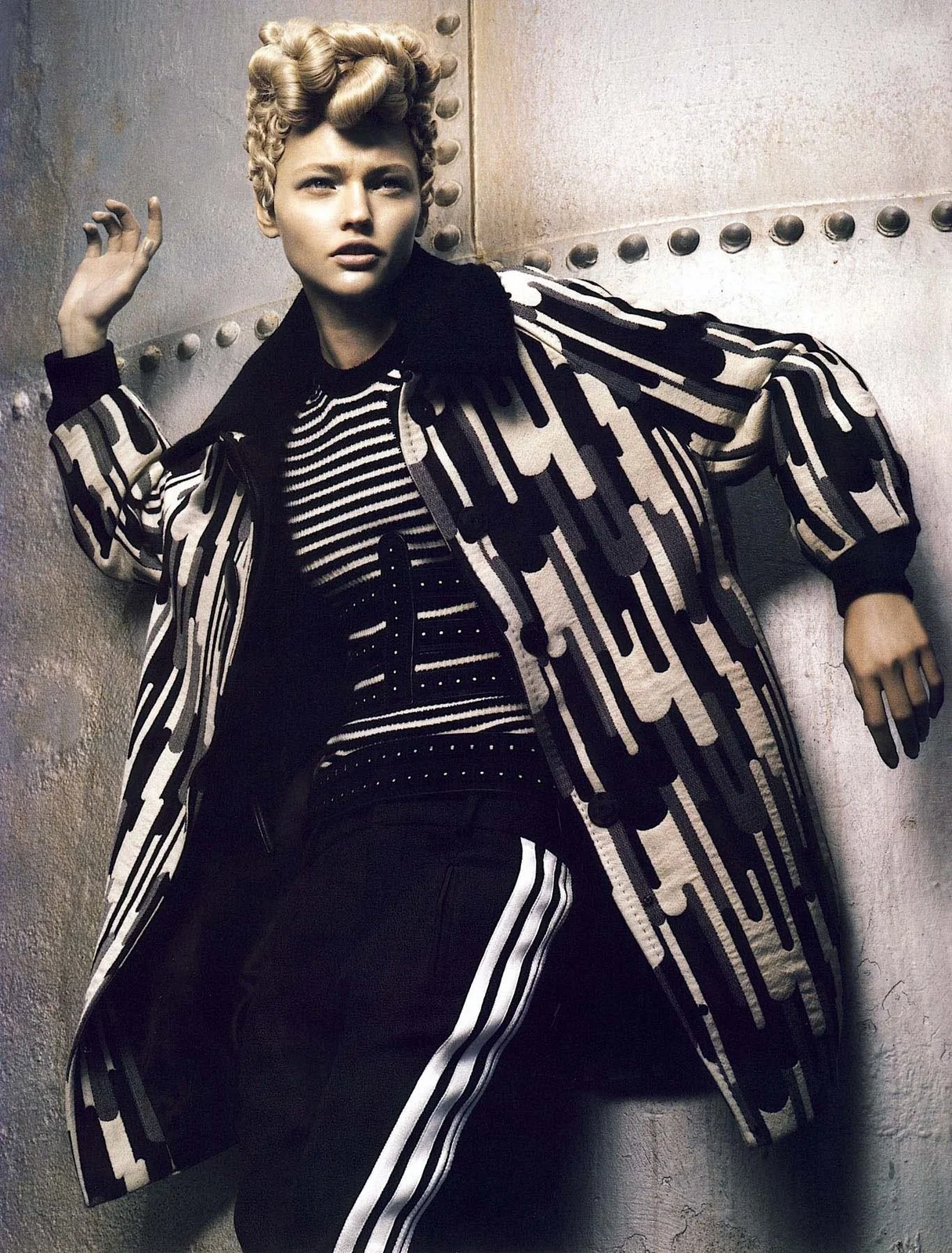 Sasha Pivovarova-by-Mark-Segal-Vogue-Paris-Oct-2007-8.jpeg