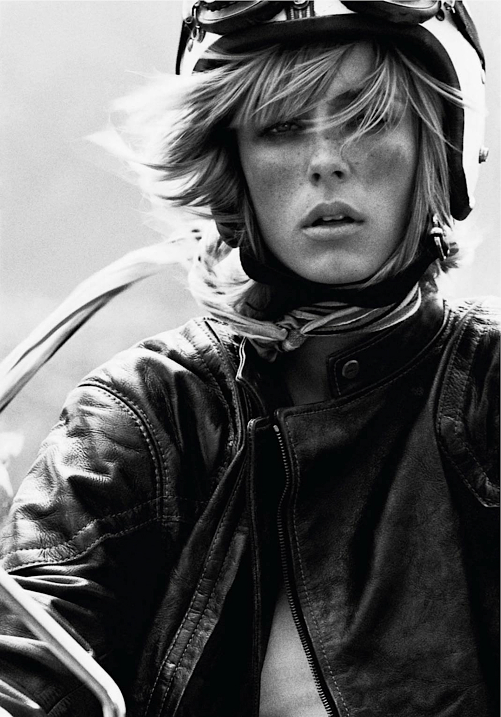 Edie-Campbell-by-Mikael-Jansson-Vogue-Paris-March-2017-4.png