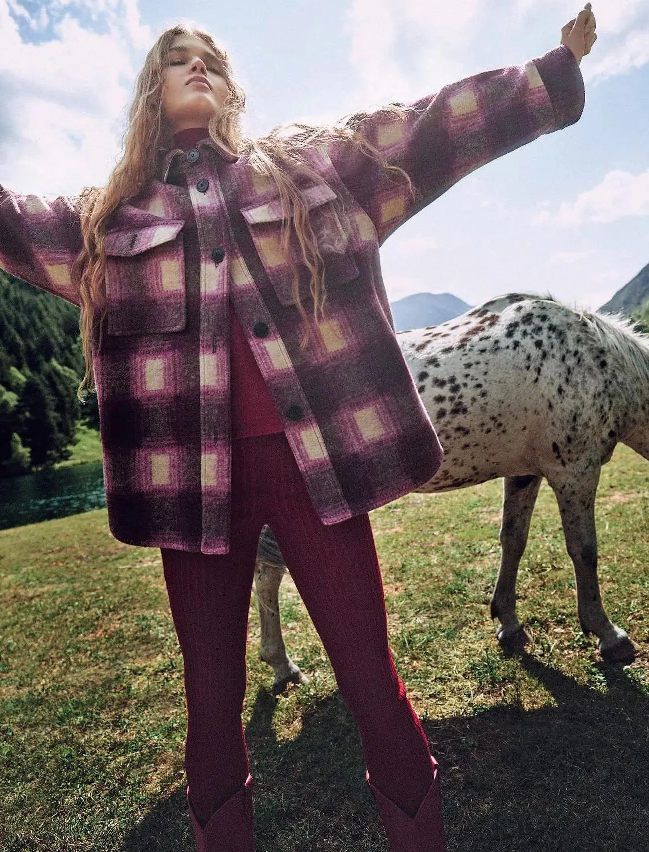 Polina-Rudenko-by-Xavi-Gordo-ELLE-Italia-September-2023-9.jpeg