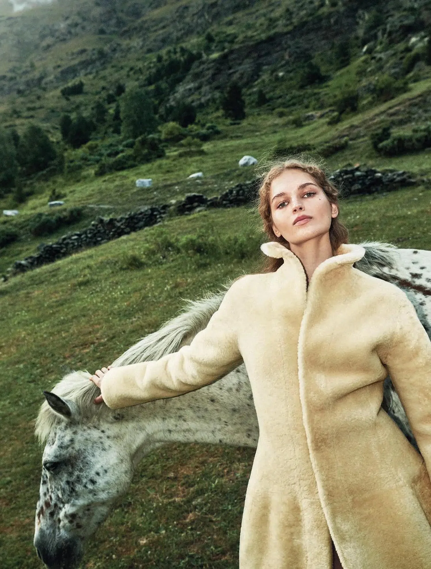 Polina-Rudenko-by-Xavi-Gordo-ELLE-Italia-September-2023-1.jpeg