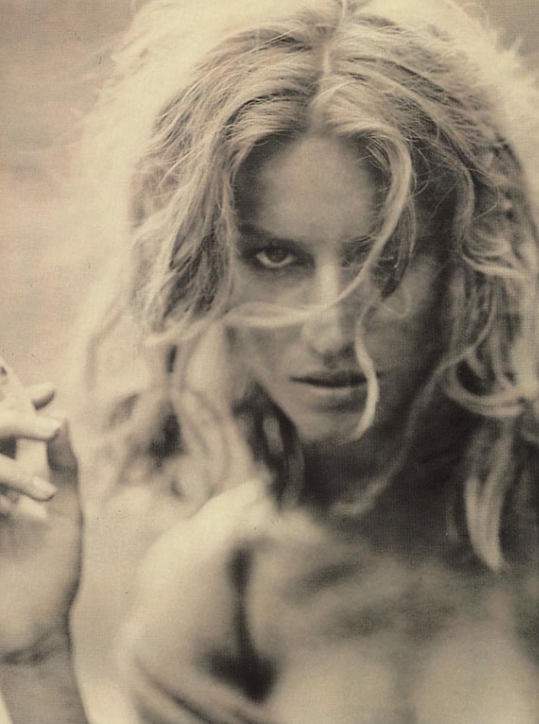 Gisele-Bundchen-by-Paolo-Roversi-Vogue-Italia-February-2002-4.png