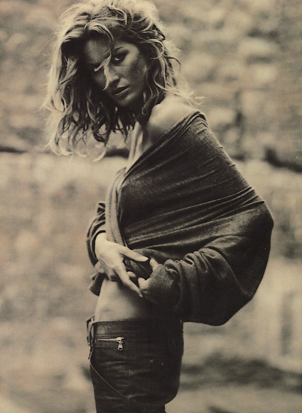 Gisele-Bundchen-by-Paolo-Roversi-Vogue-Italia-February-2002-6.png