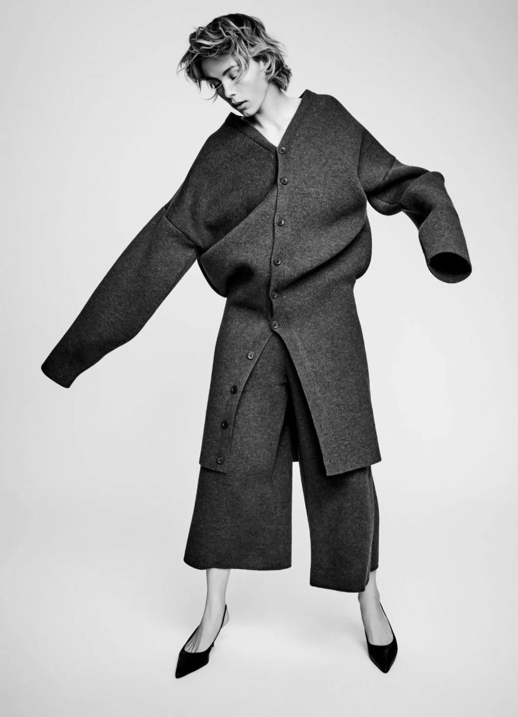 Edie-Campbell-by-Nathaniel-Goldberg-ELLE-US-October-2023-6.jpeg
