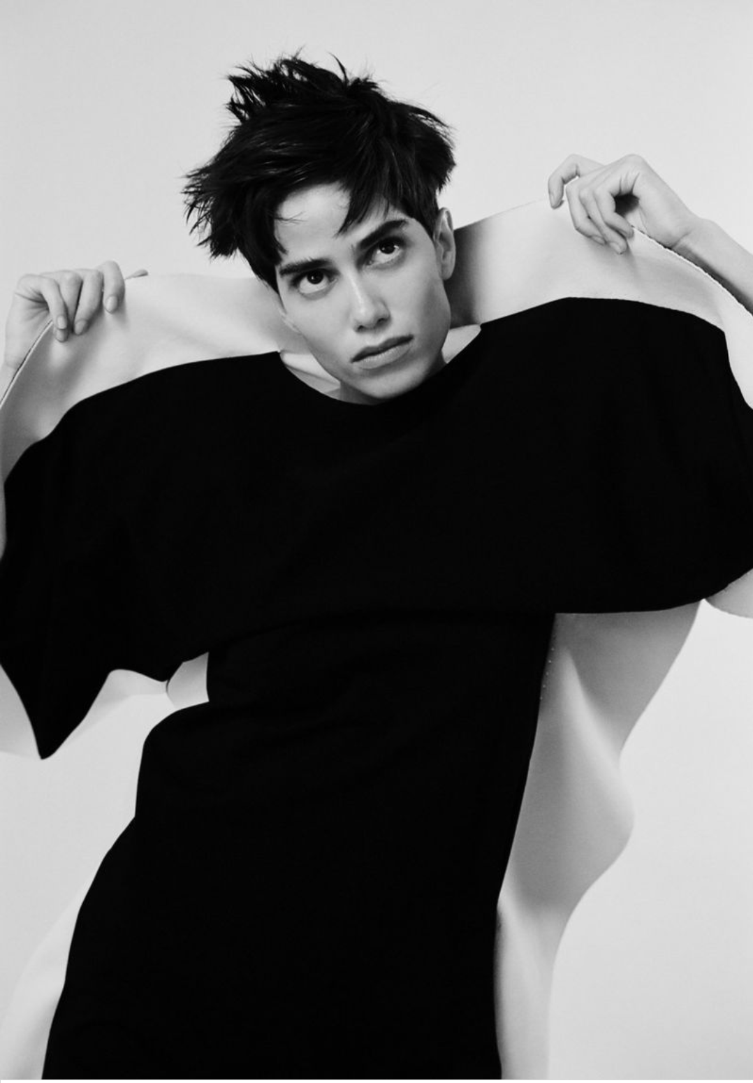Anna-Herrera-by-Coni-Tarallo-Vogue-Portugal-September-2023-2.png