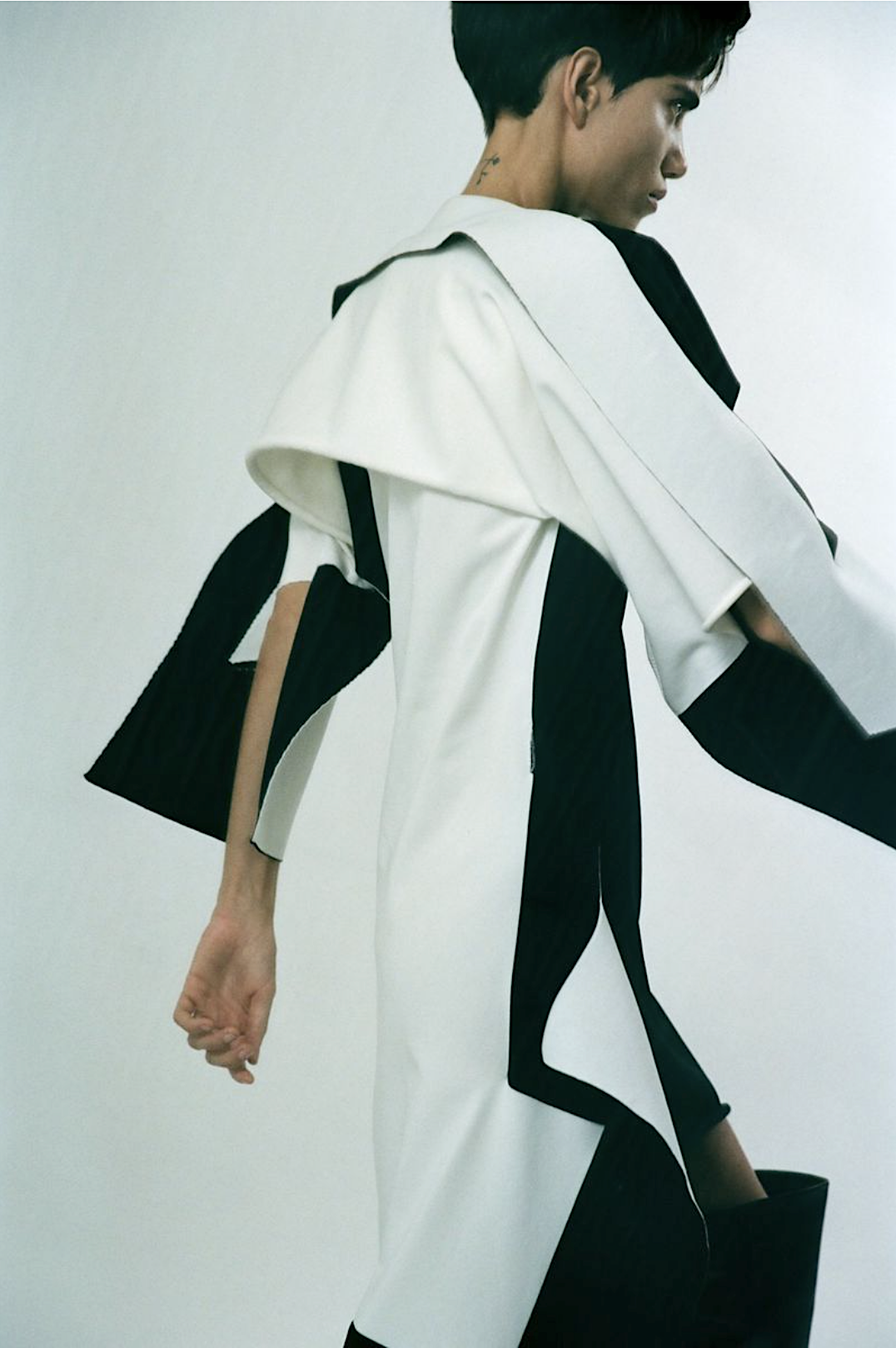 Anna-Herrera-by-Coni-Tarallo-Vogue-Portugal-September-2023-3.png