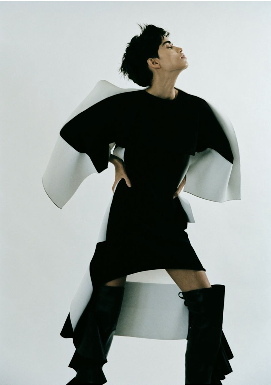 Anna-Herrera-by-Coni-Tarallo-Vogue-Portugal-September-2023-4.png