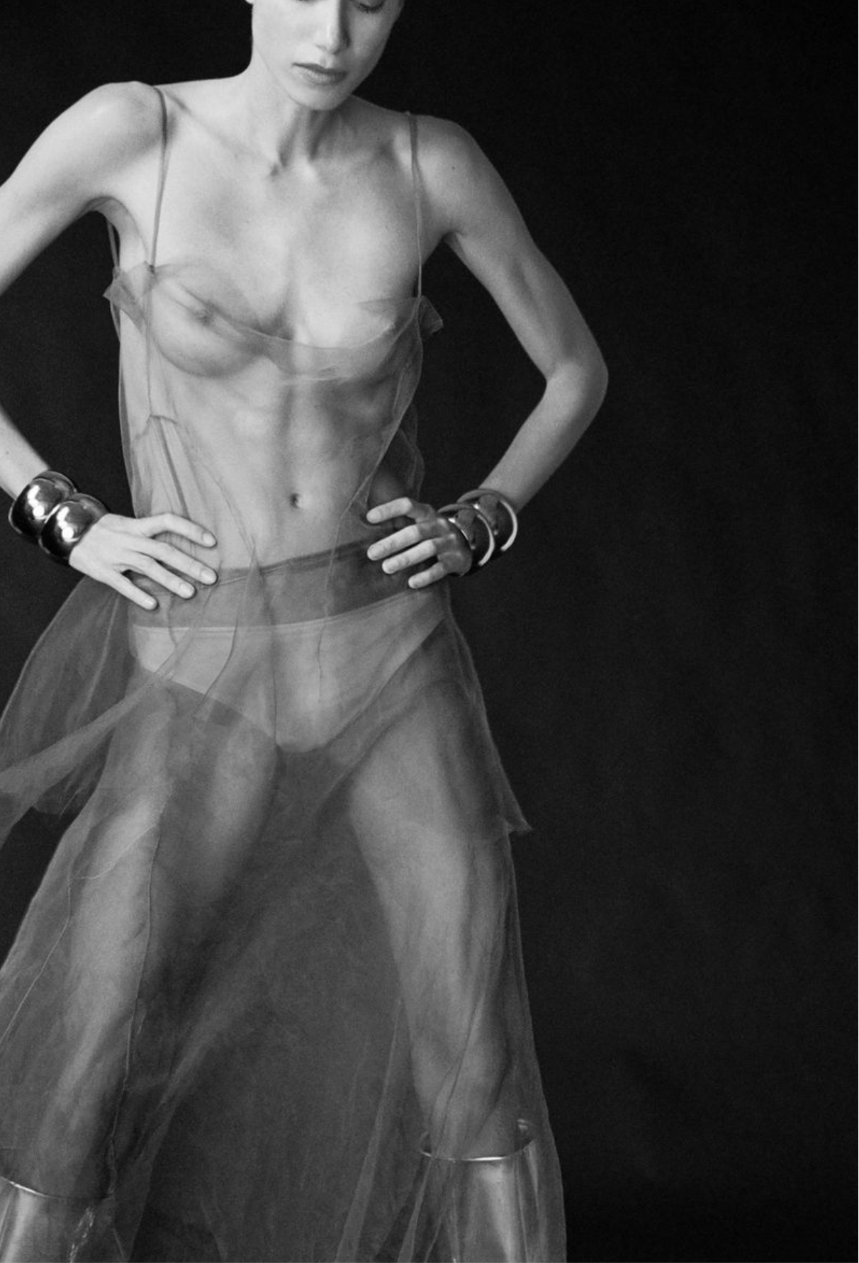 Anna-Herrera-by-Coni-Tarallo-Vogue-Portugal-September-2023-6.png