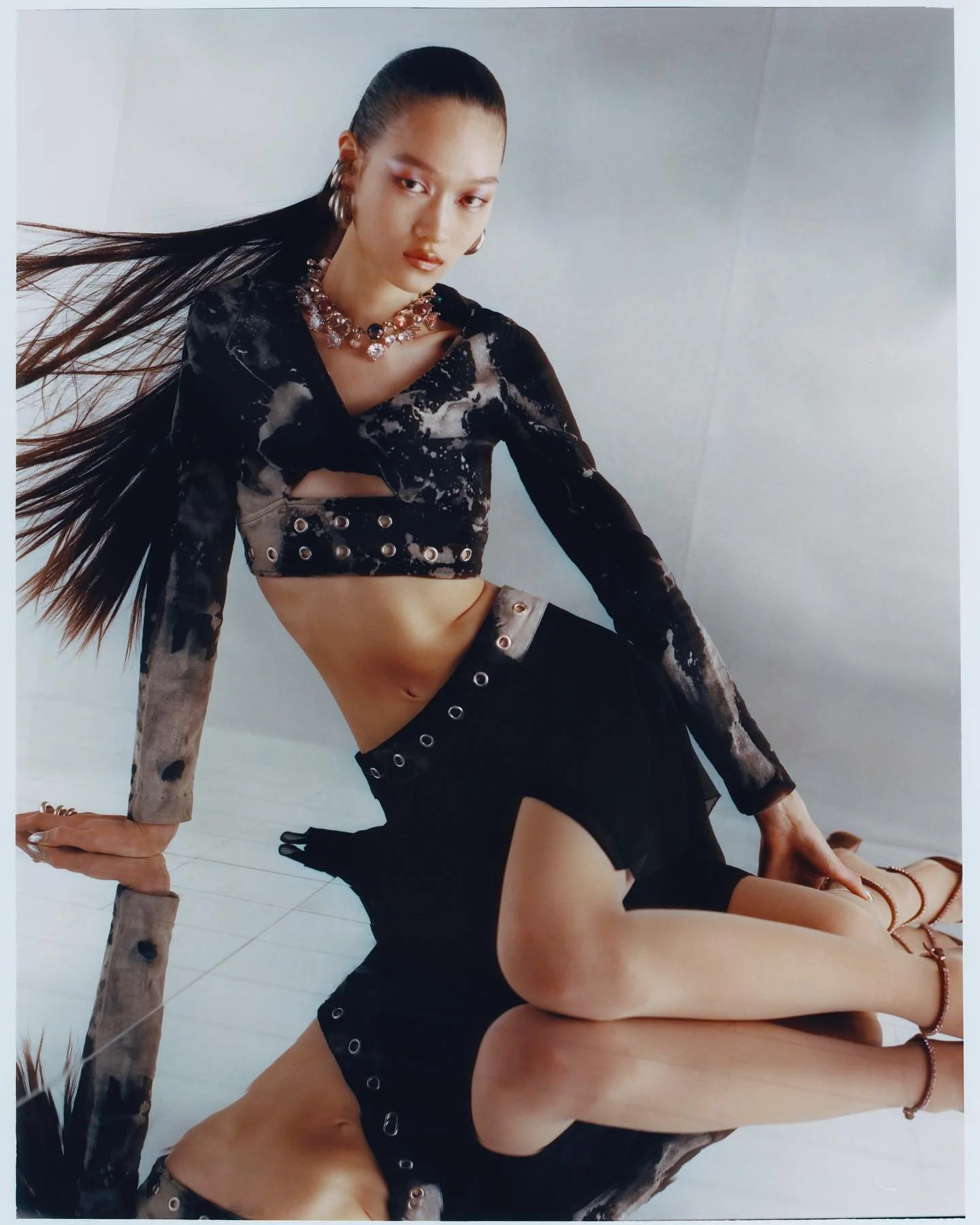 Chloe-Oh-by-Javier-Castan-for-Vogue-Spain-October-2023-8.jpg
