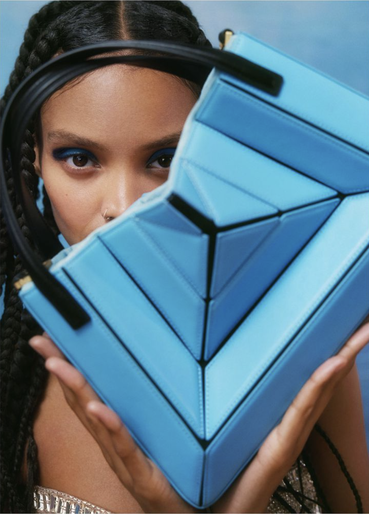 Akira-Reid-by-Debora-Zakuto-Vogue-Turkey-October-2023-2.png