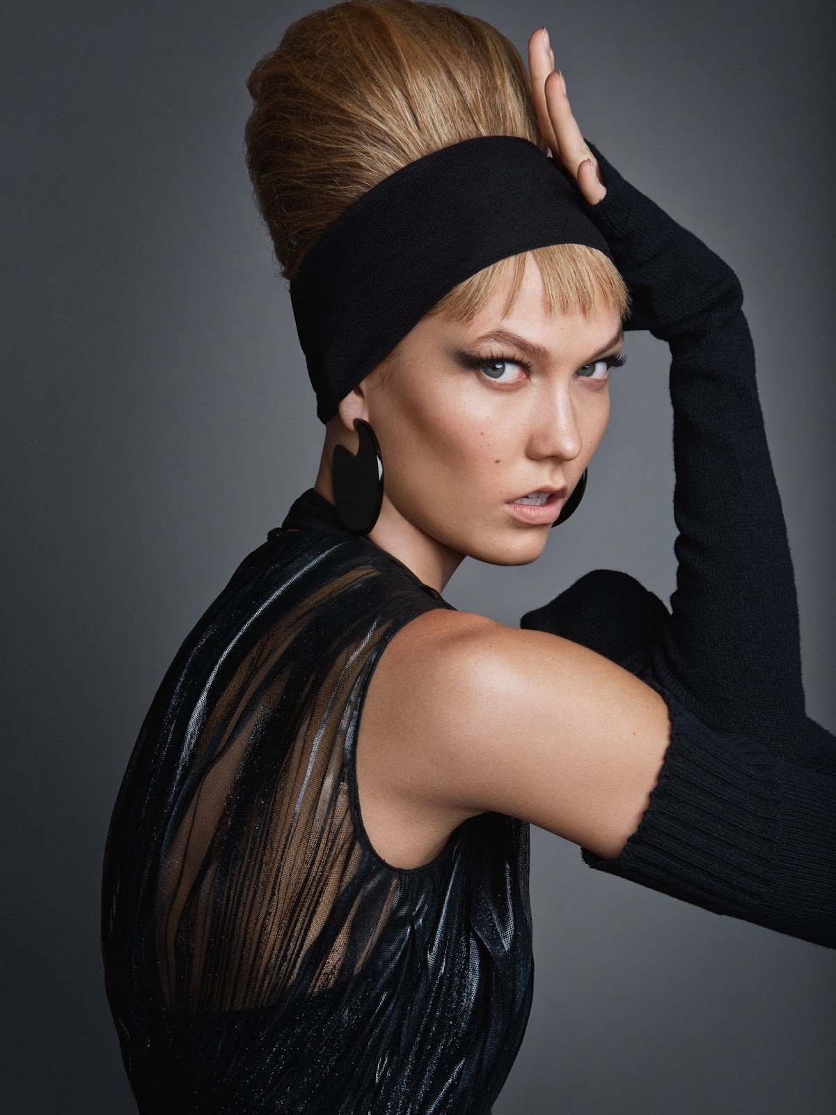 Karlie-Kloss-by-Patrick-Demarchelier-for-Vogue-UK-November-2015-2.jpg
