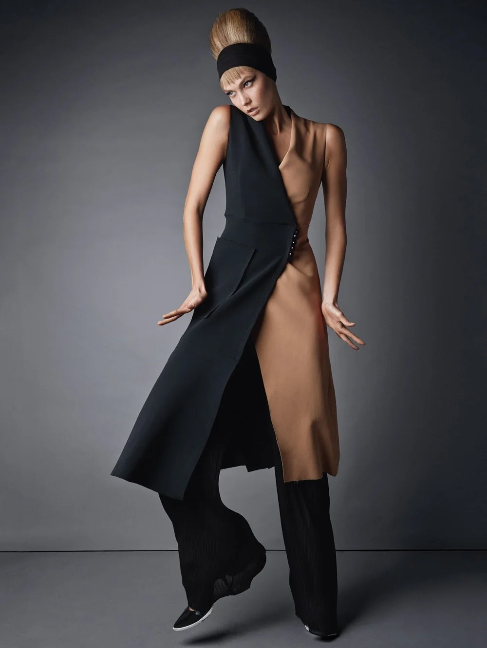 Karlie-Kloss-by-Patrick-Demarchelier-for-Vogue-UK-November-2015-4.jpg
