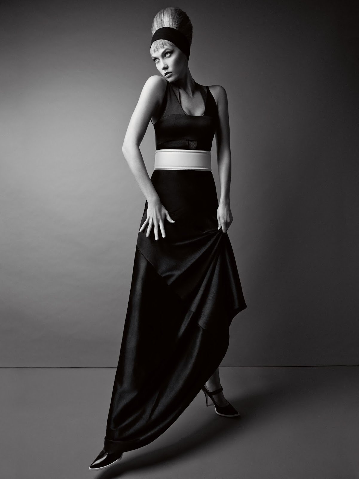 Karlie-Kloss-by-Patrick-Demarchelier-for-Vogue-UK-November-2015-6.jpg