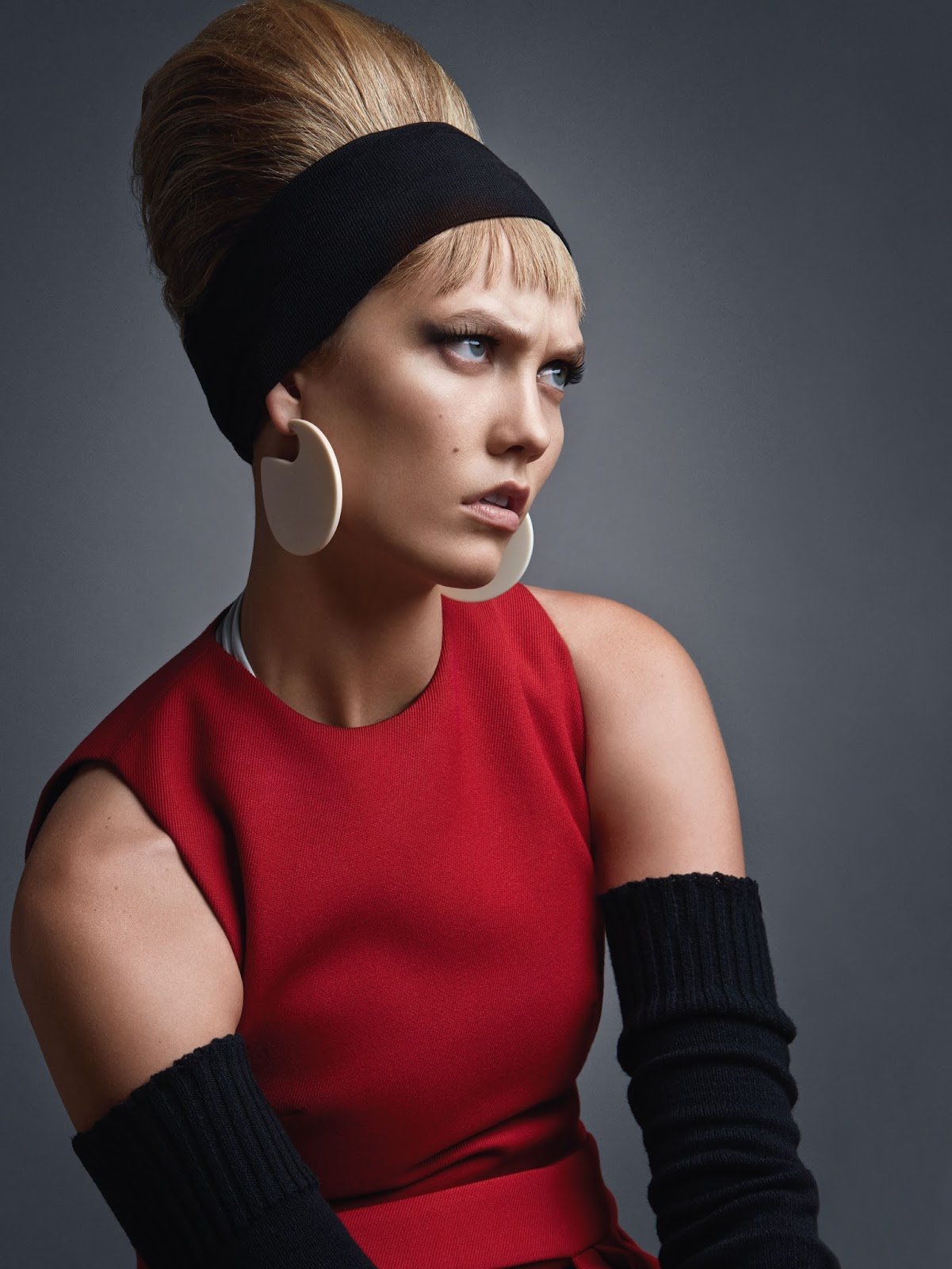 Karlie-Kloss-by-Patrick-Demarchelier-for-Vogue-UK-November-2015-11.jpg