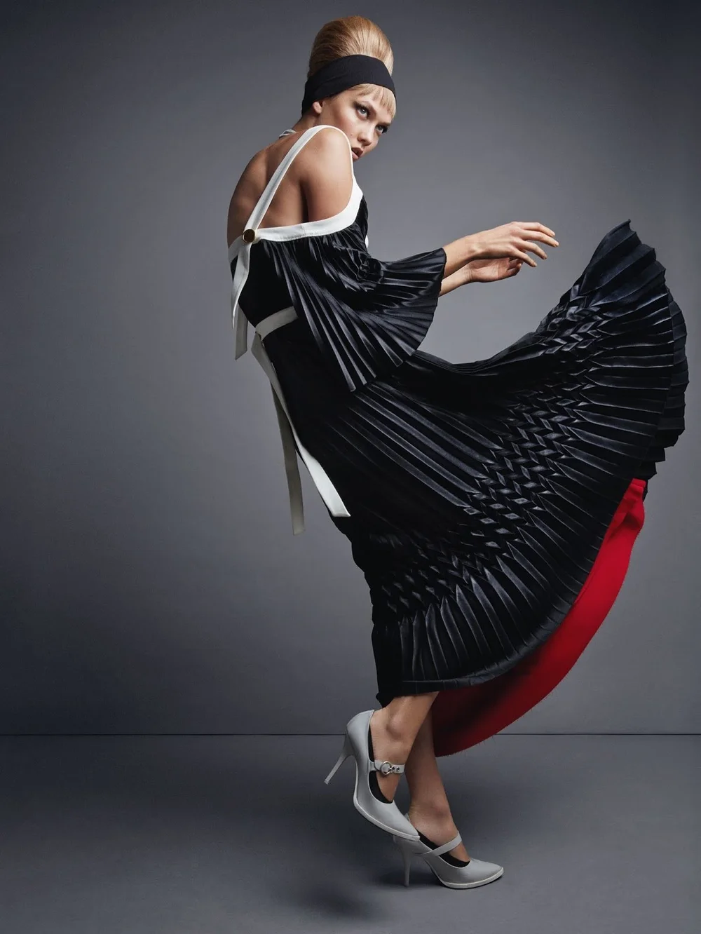 Karlie-Kloss-by-Patrick-Demarchelier-for-Vogue-UK-November-2015-12.jpg